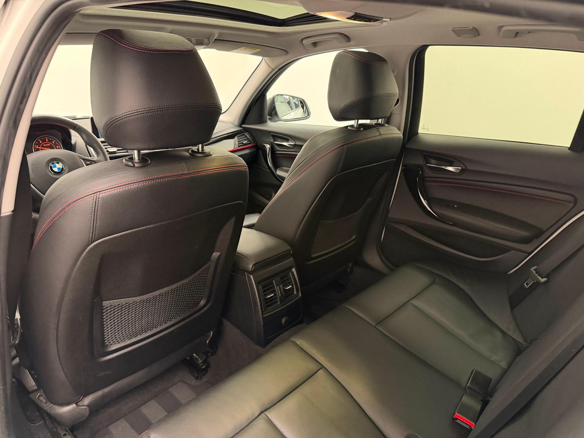 BMW 118d xDrive-image-17