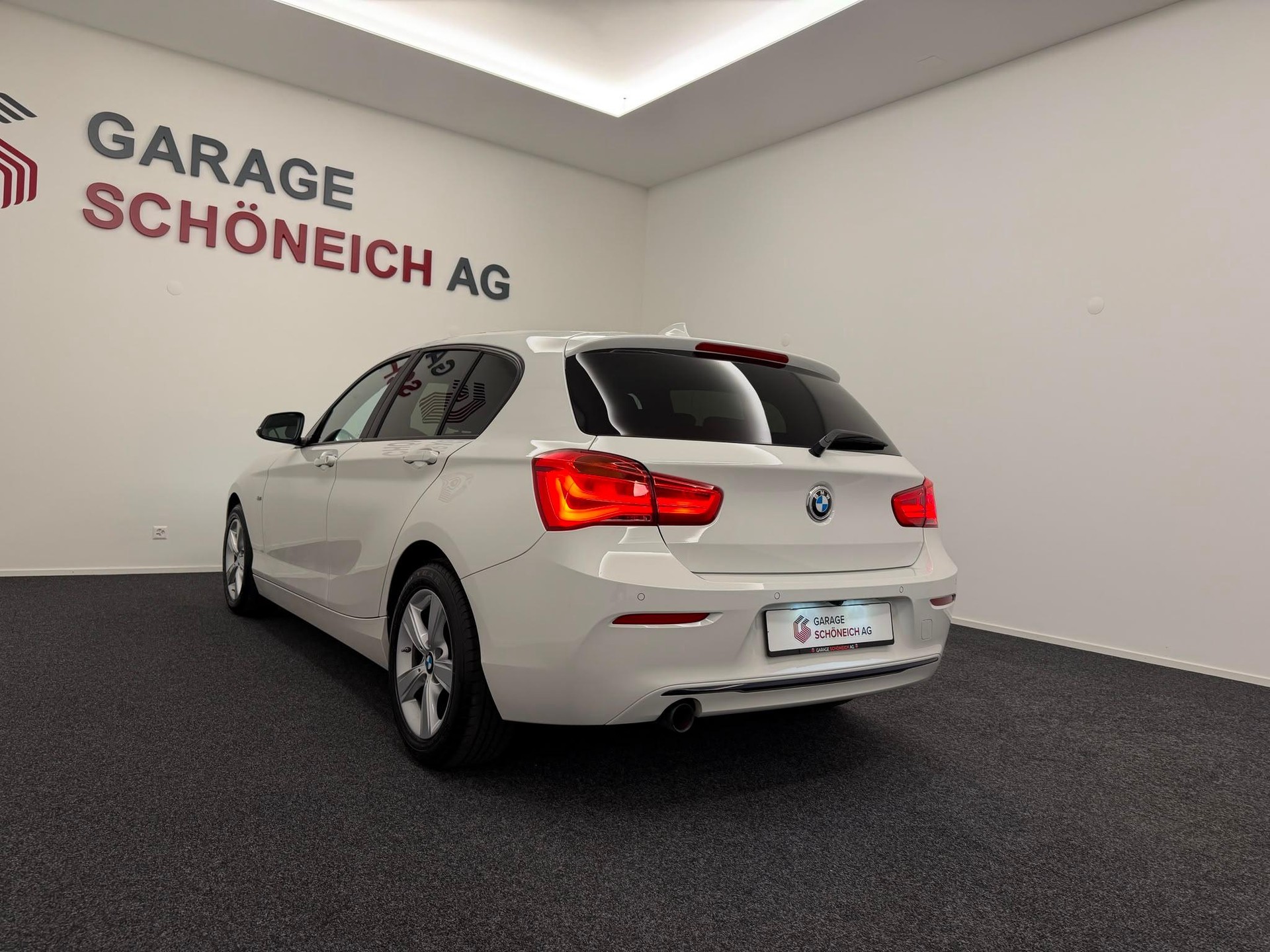 BMW 118d xDrive-image-6