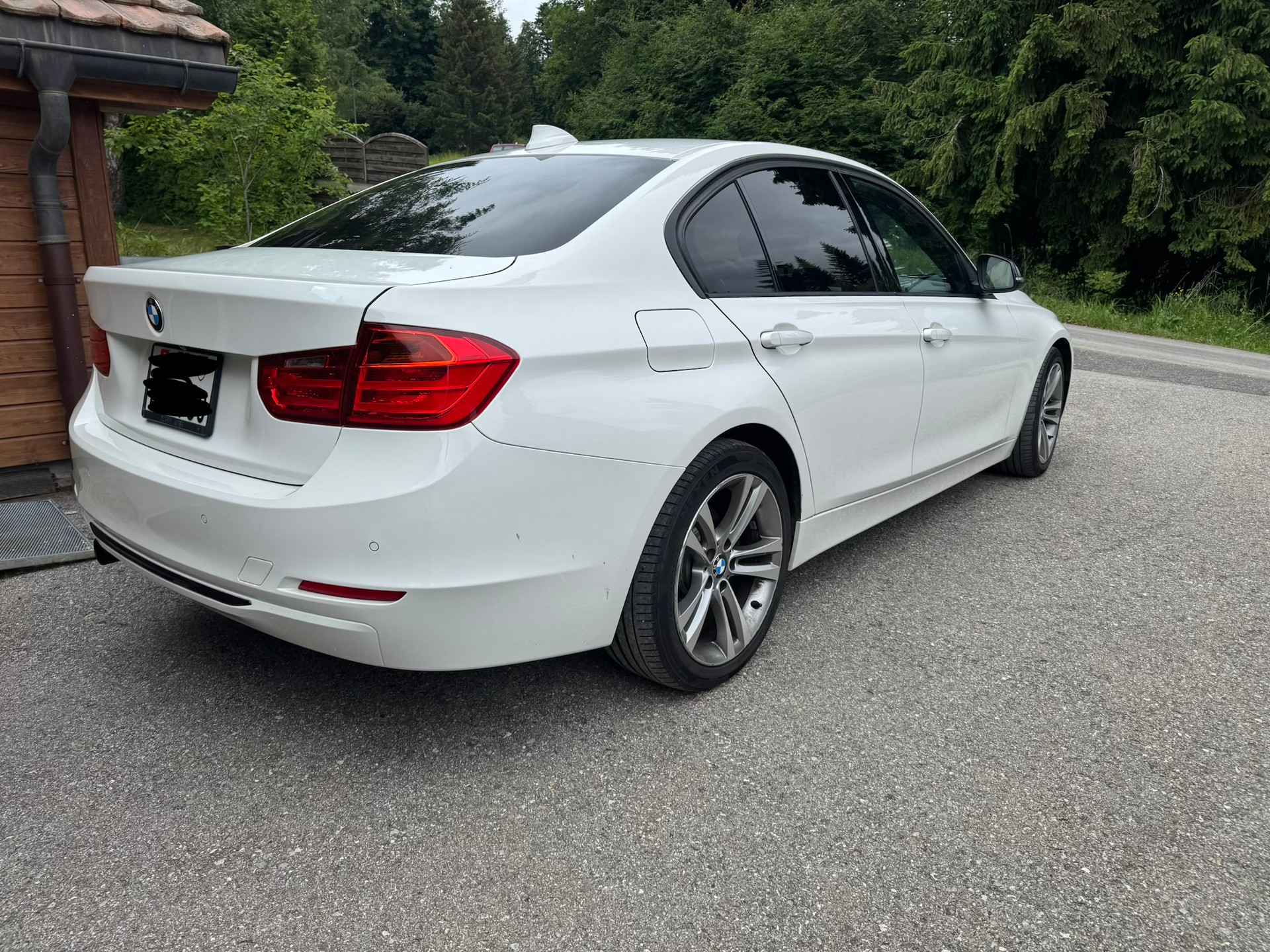 BMW 320i xDrive Sport Line Steptronic-image-2