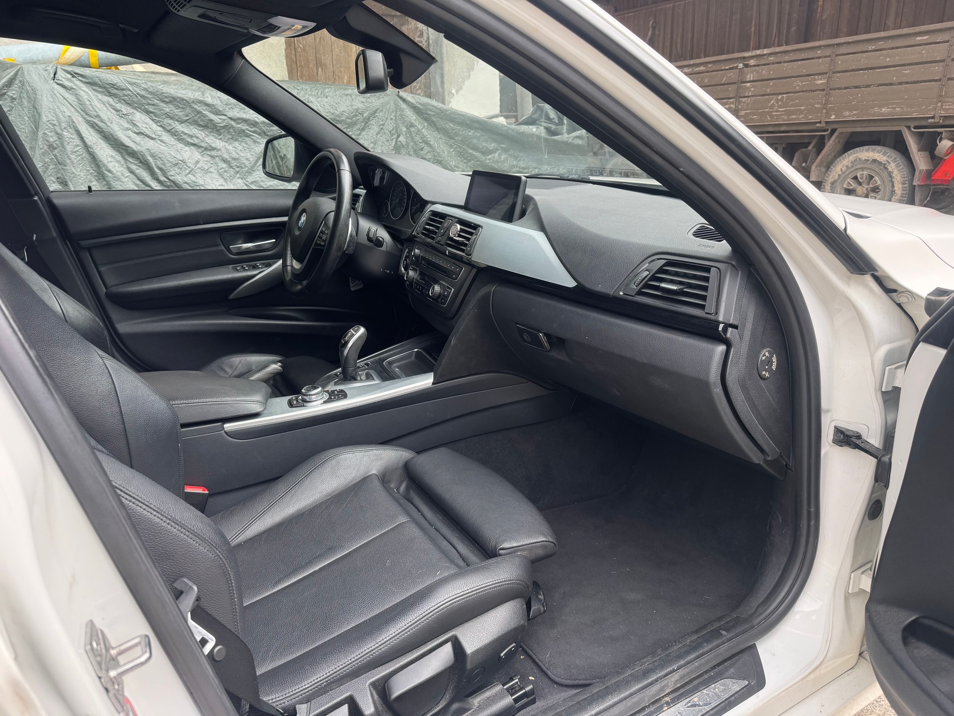 BMW 320i xDrive Sport Line Steptronic-image-6