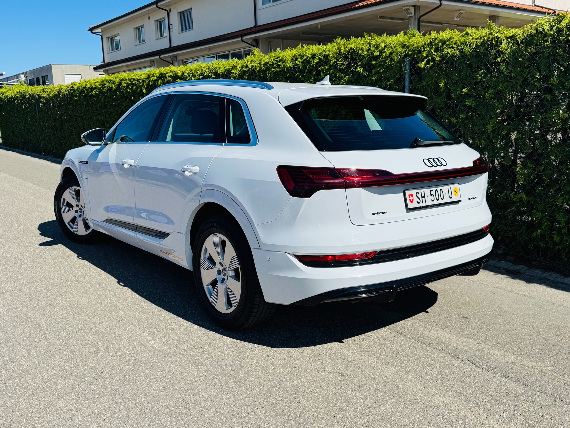 AUDI e-tron 50 S Line quattro-image-3