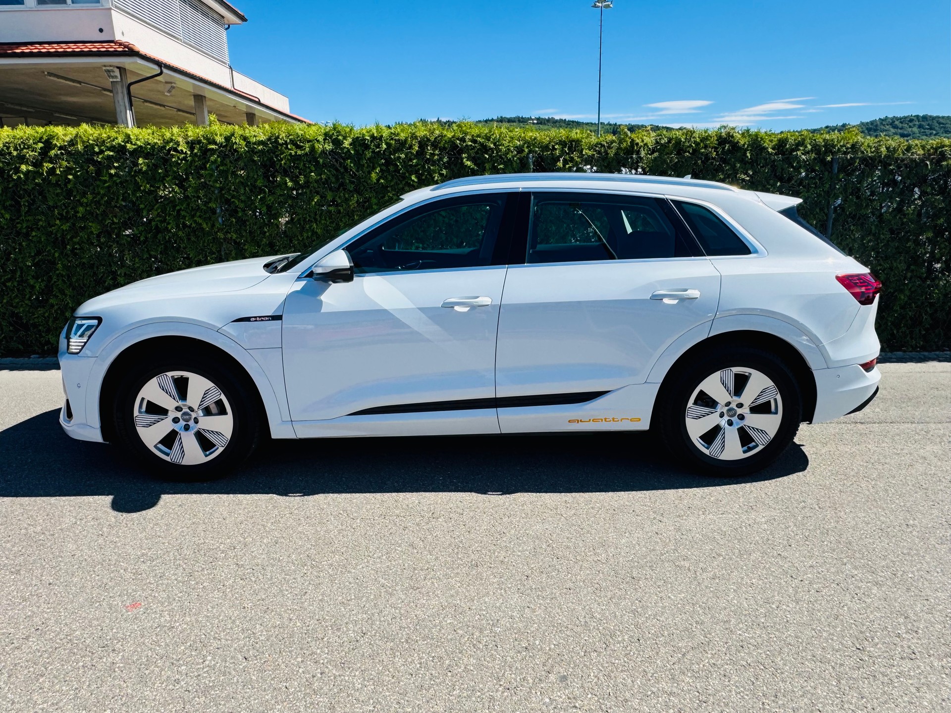 AUDI e-tron 50 S Line quattro-image-6