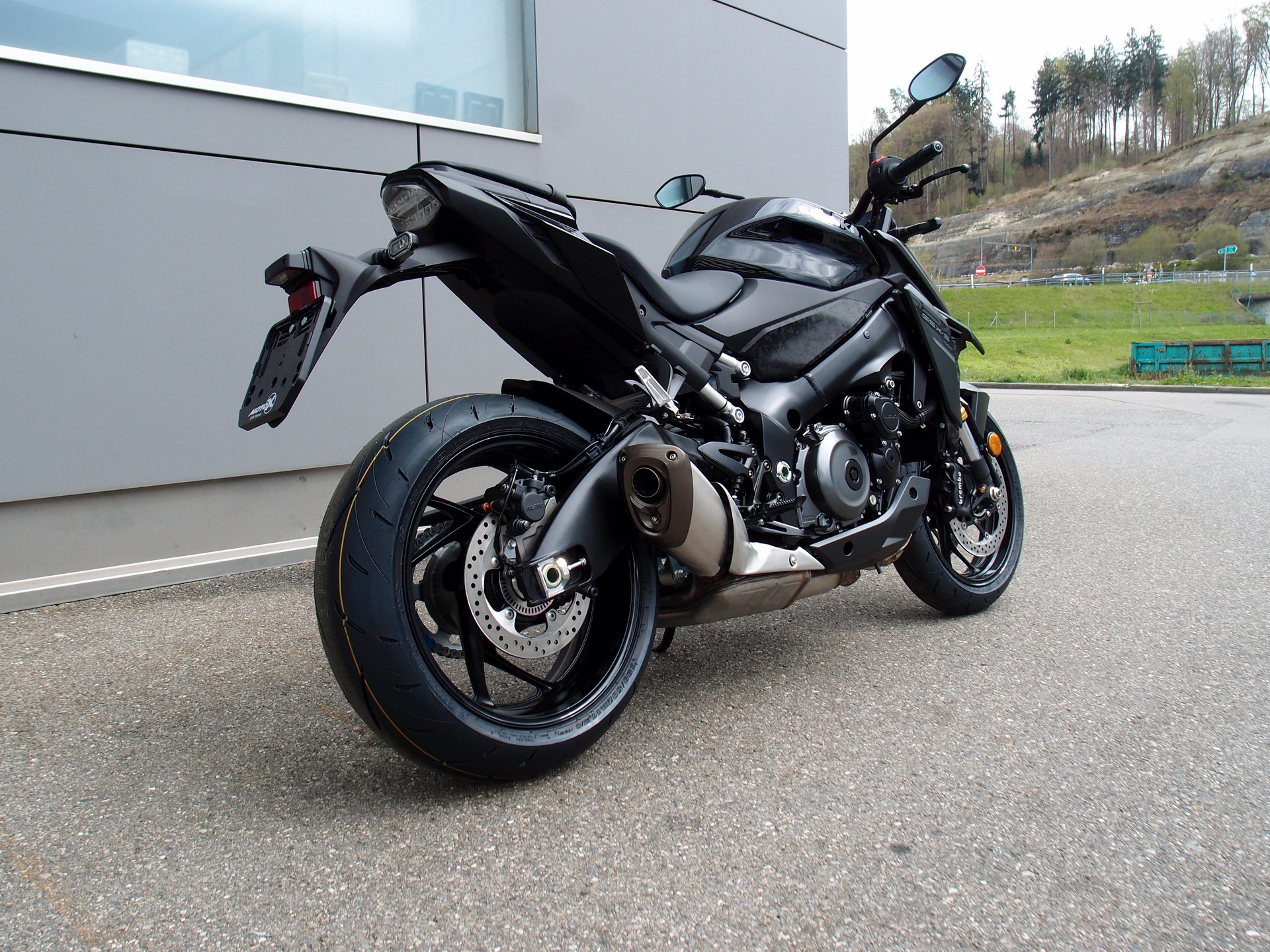 SUZUKI GSX-S 1000-image-1