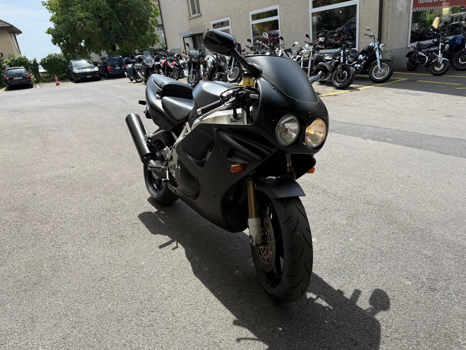 HONDA CBR 900 RR N/P Fireblade-showroom-element-1