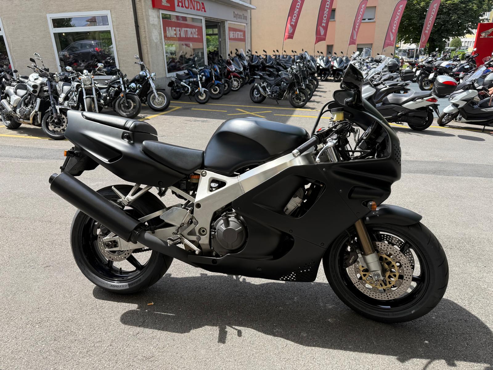 HONDA CBR 900 RR N/P Fireblade-showroom-element-3