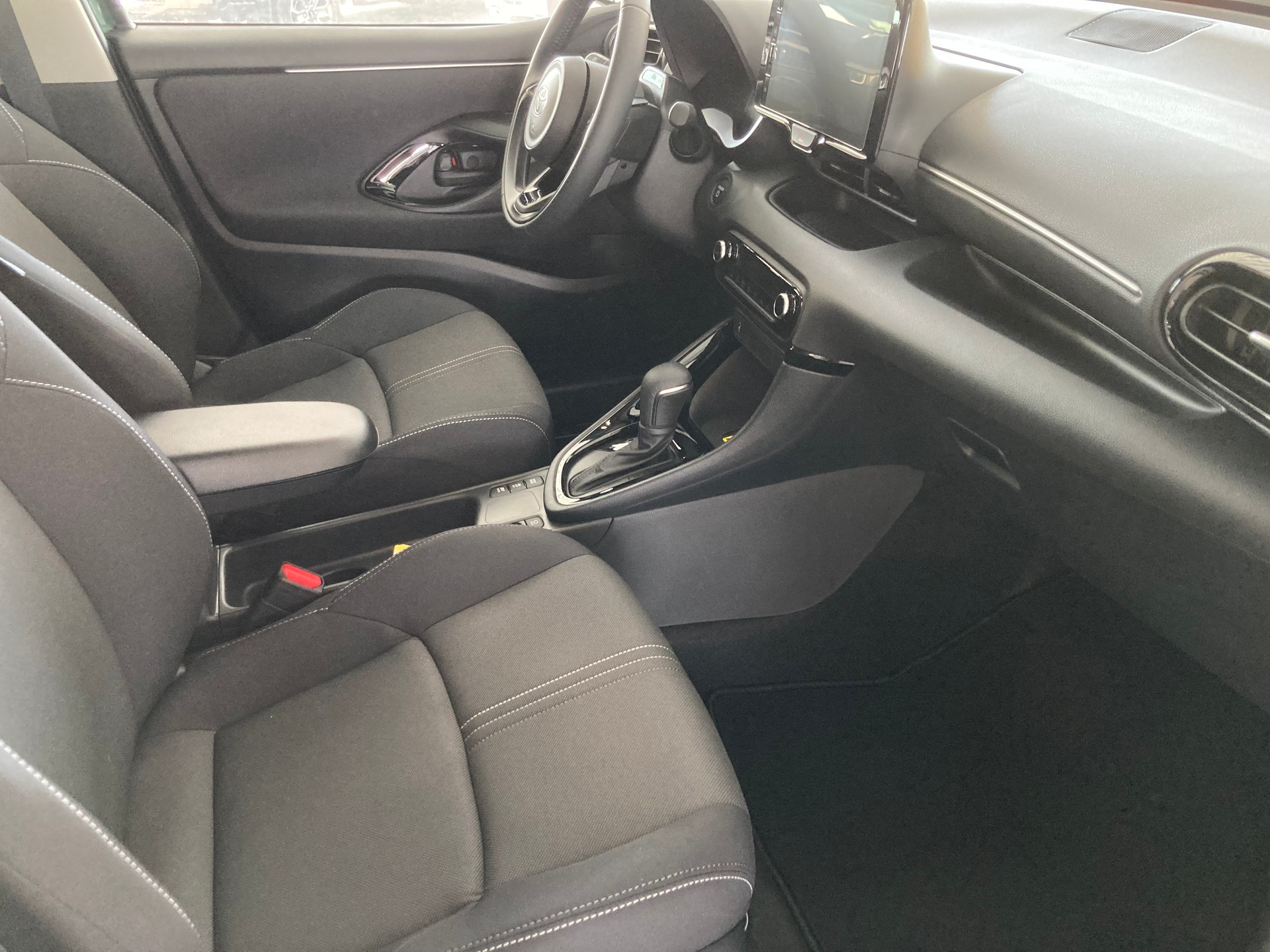 TOYOTA Yaris 1.5 Trend e-CVT-image-14