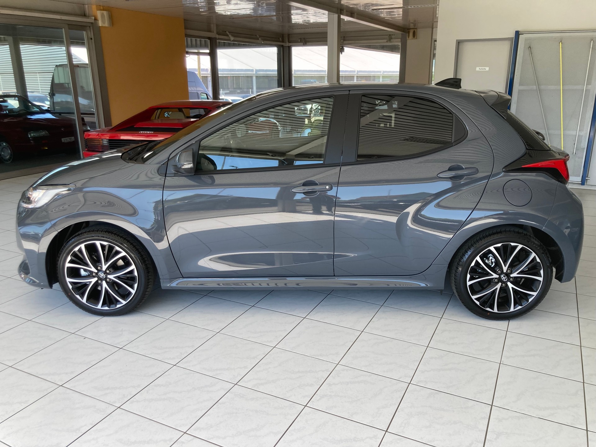TOYOTA Yaris 1.5 Trend e-CVT-image-7