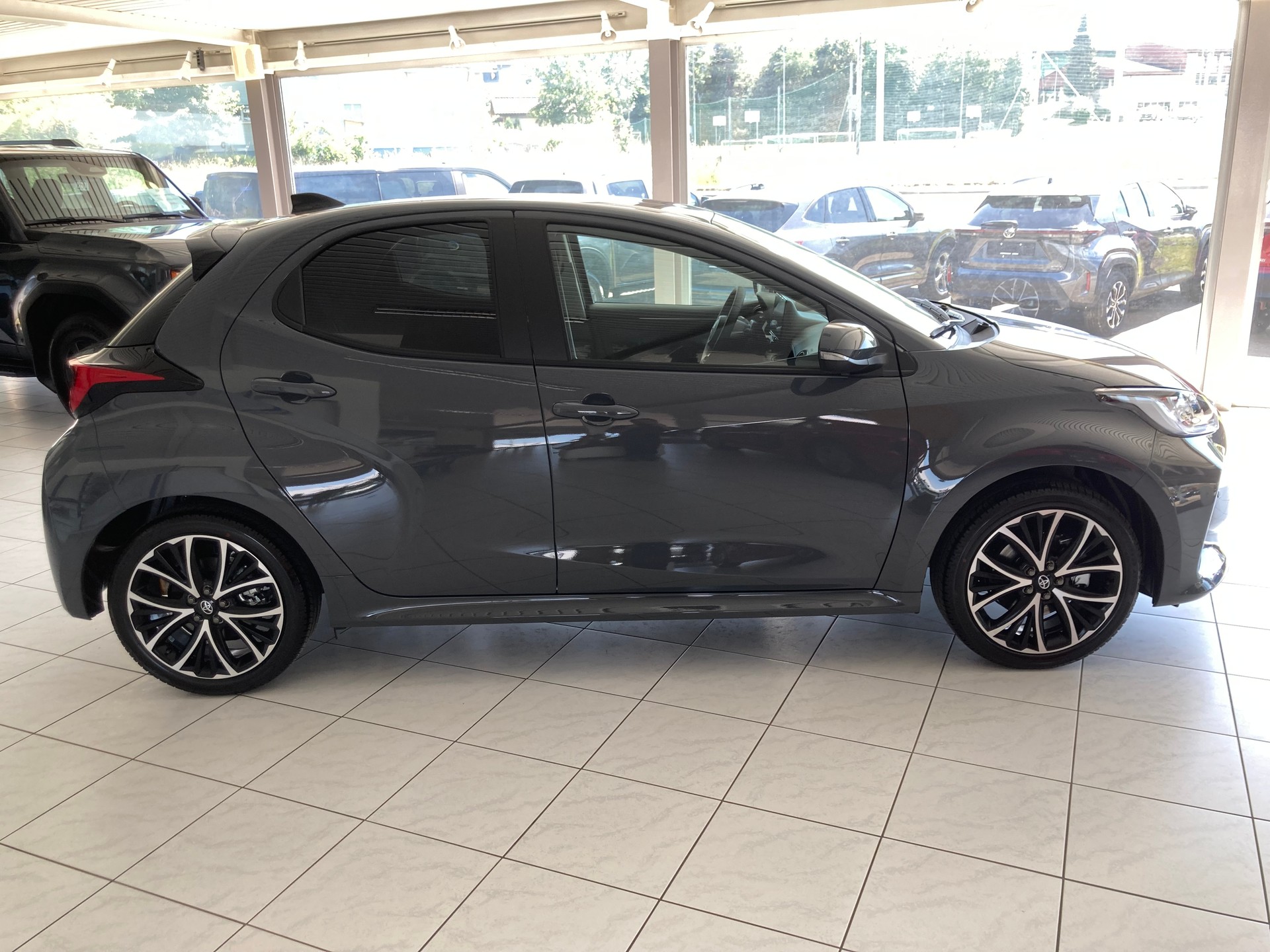 TOYOTA Yaris 1.5 Trend e-CVT-image-3