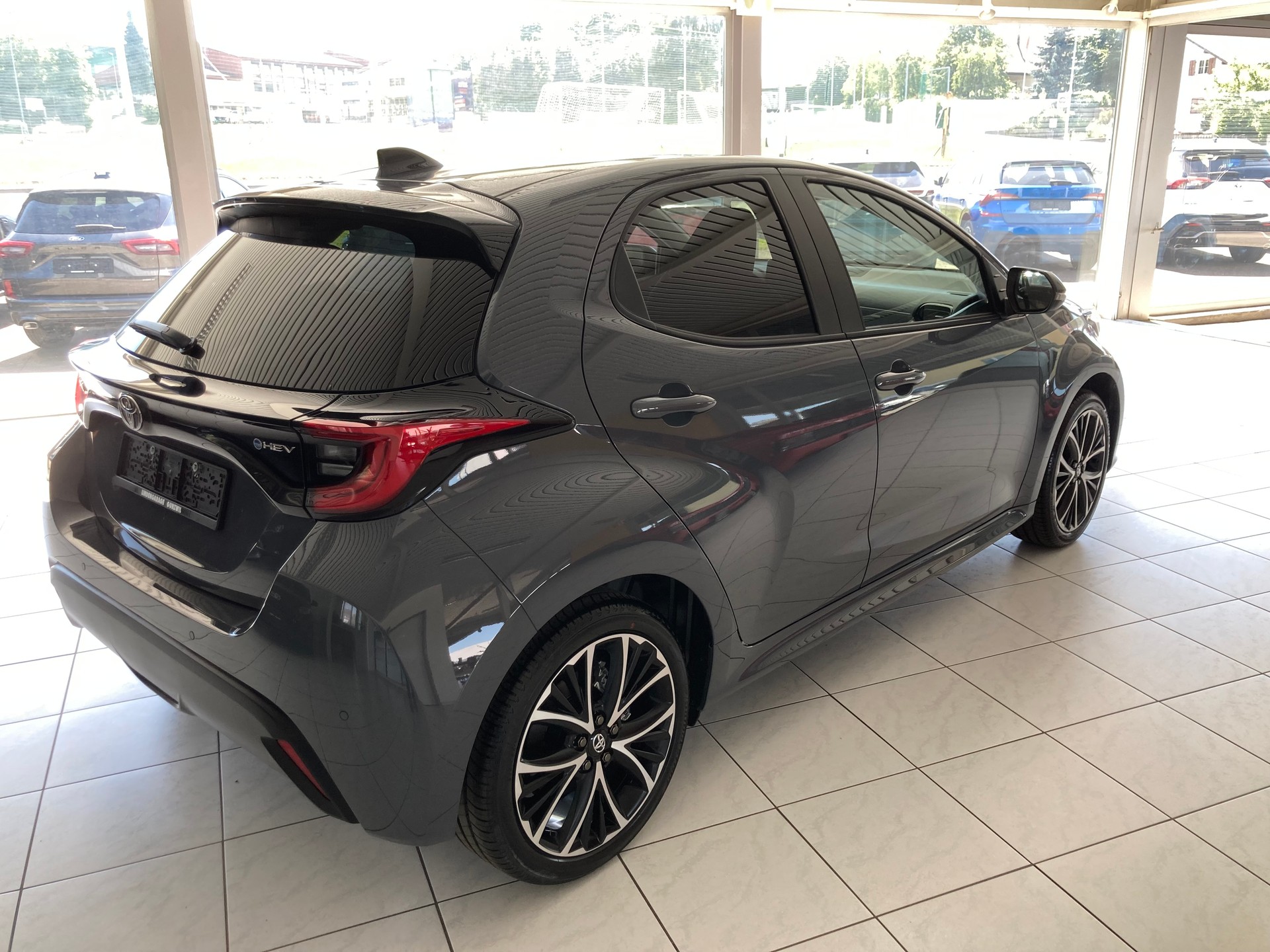 TOYOTA Yaris 1.5 Trend e-CVT-image-4