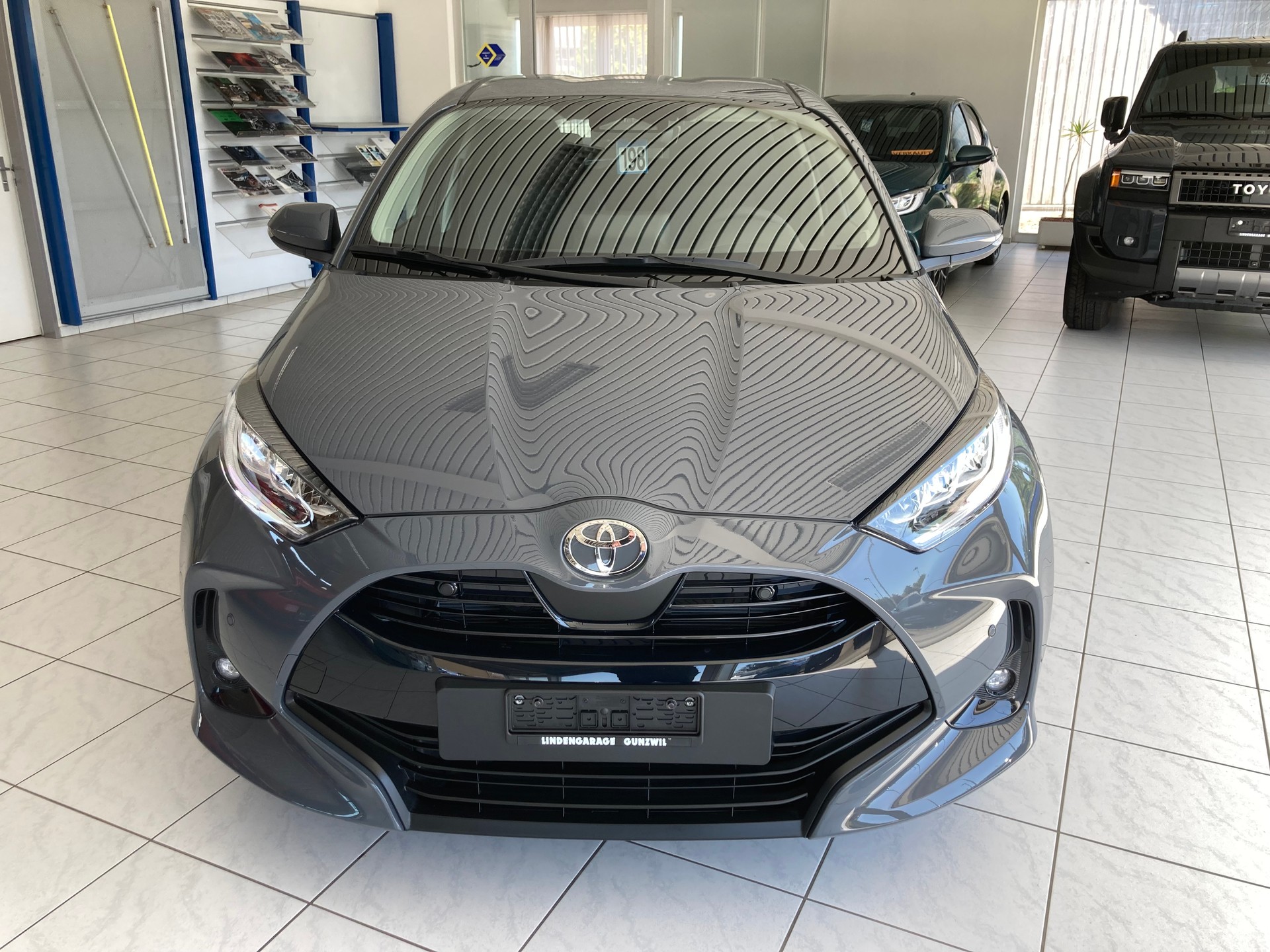 TOYOTA Yaris 1.5 Trend e-CVT-image-1