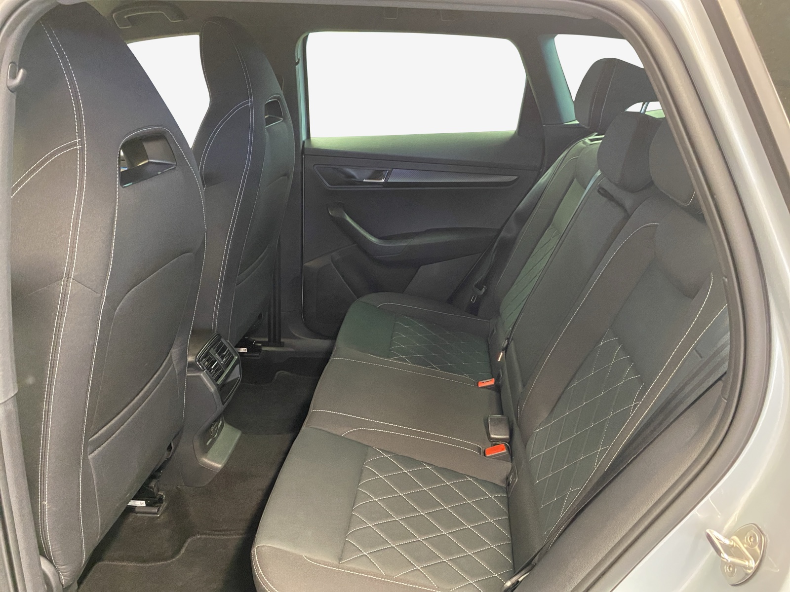 SKODA Karoq 2.0 TDI CR SportLine 4x4 DSG-image-11