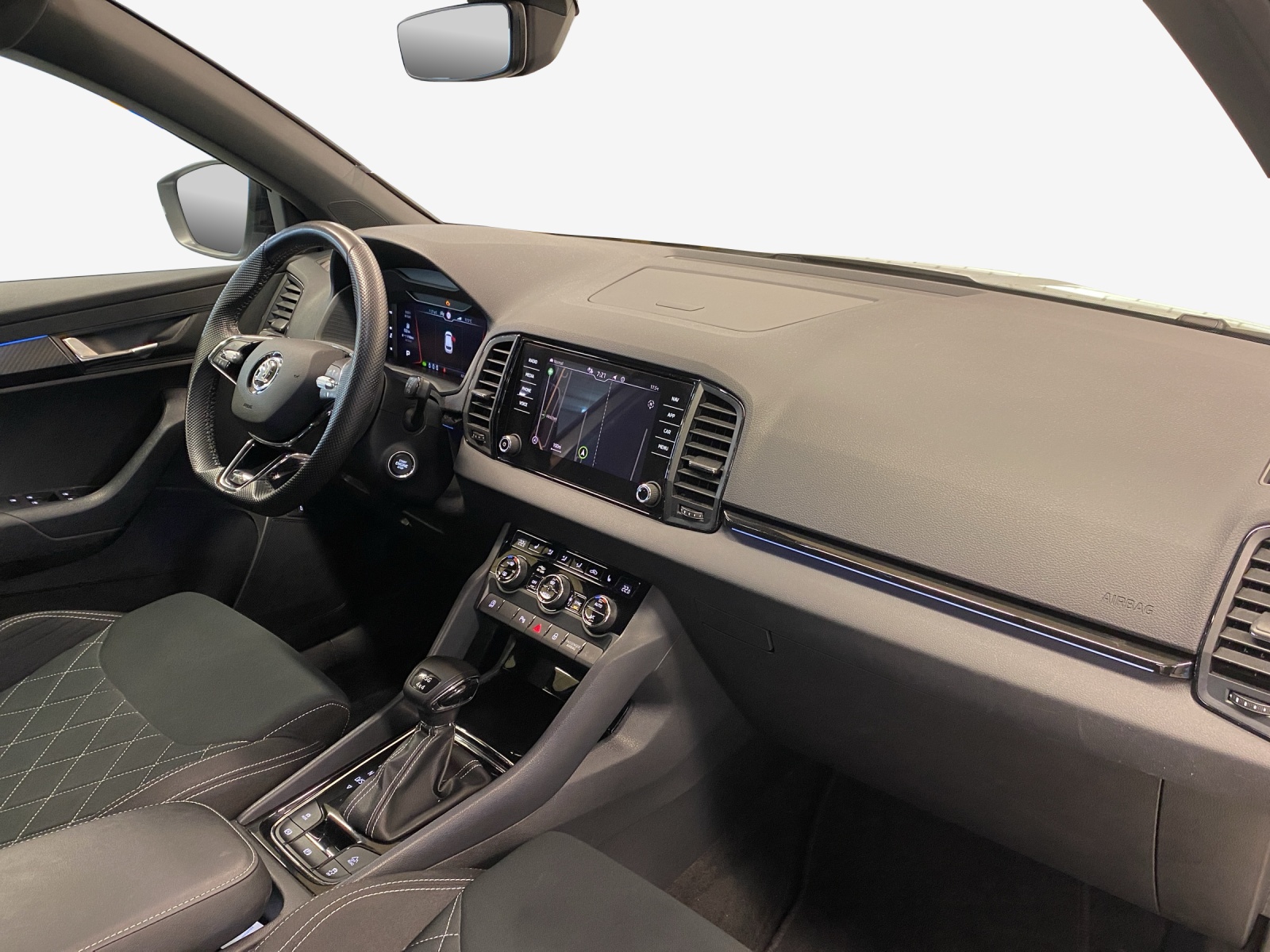 SKODA Karoq 2.0 TDI CR SportLine 4x4 DSG-image-13