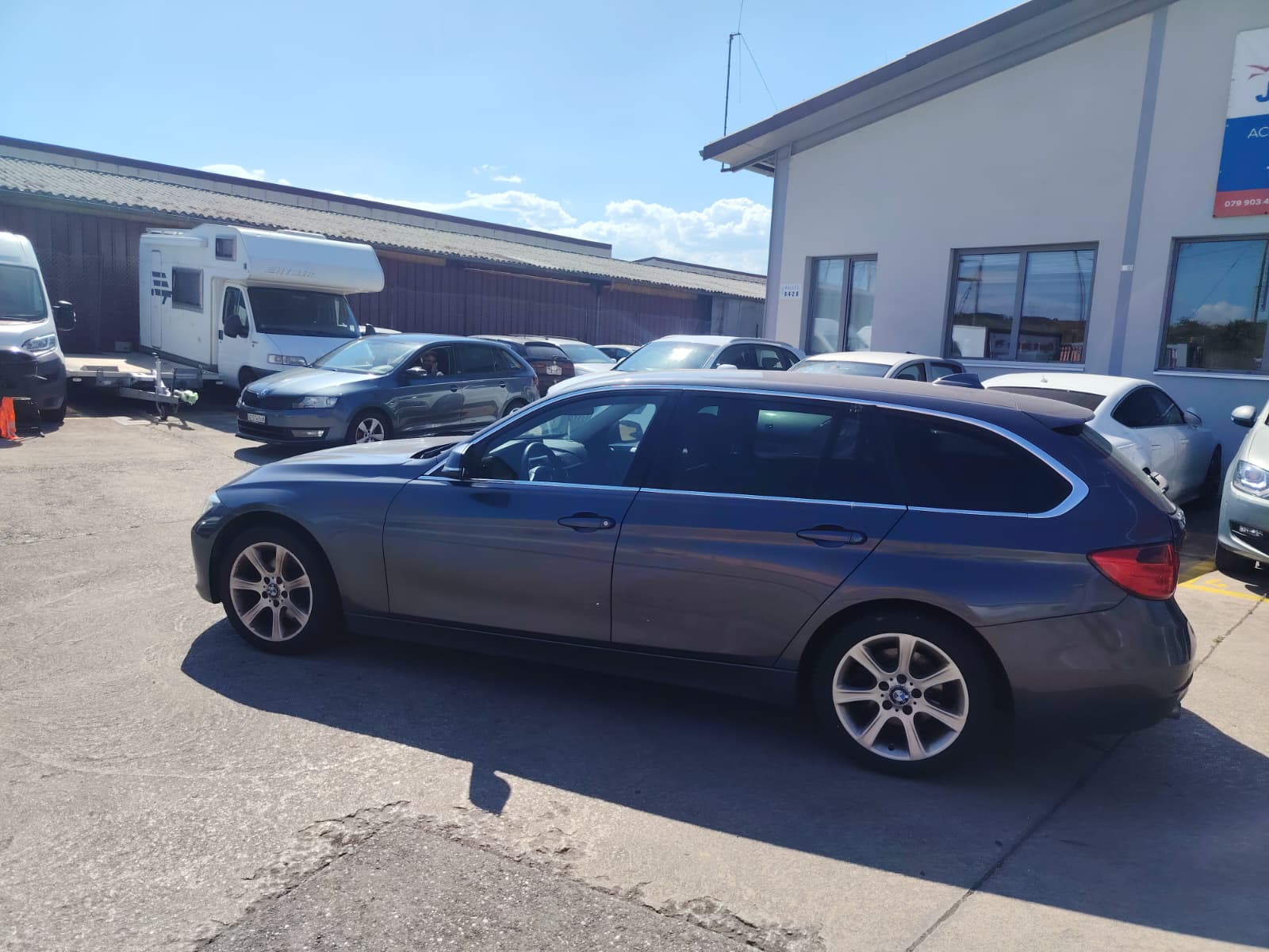 BMW 320d xDrive Touring Luxury Line Steptronic-image-3