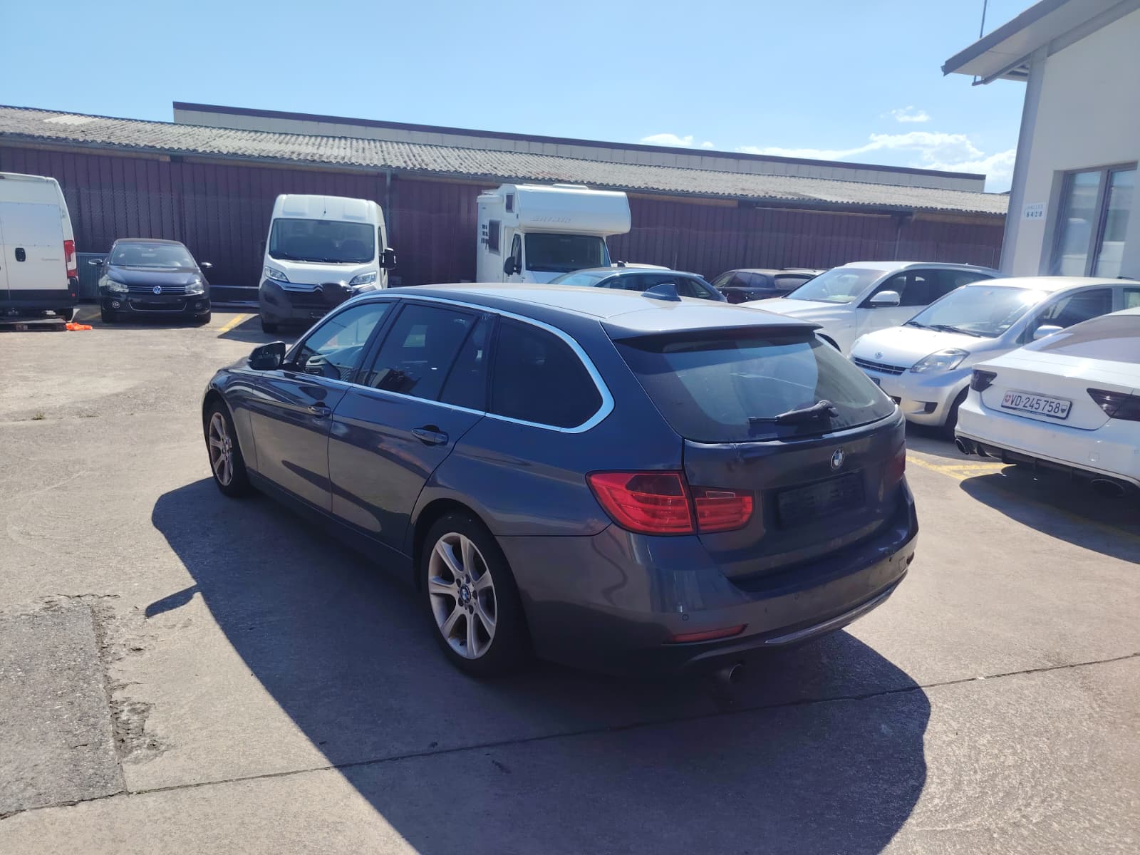 BMW 320d xDrive Touring Luxury Line Steptronic-image-9
