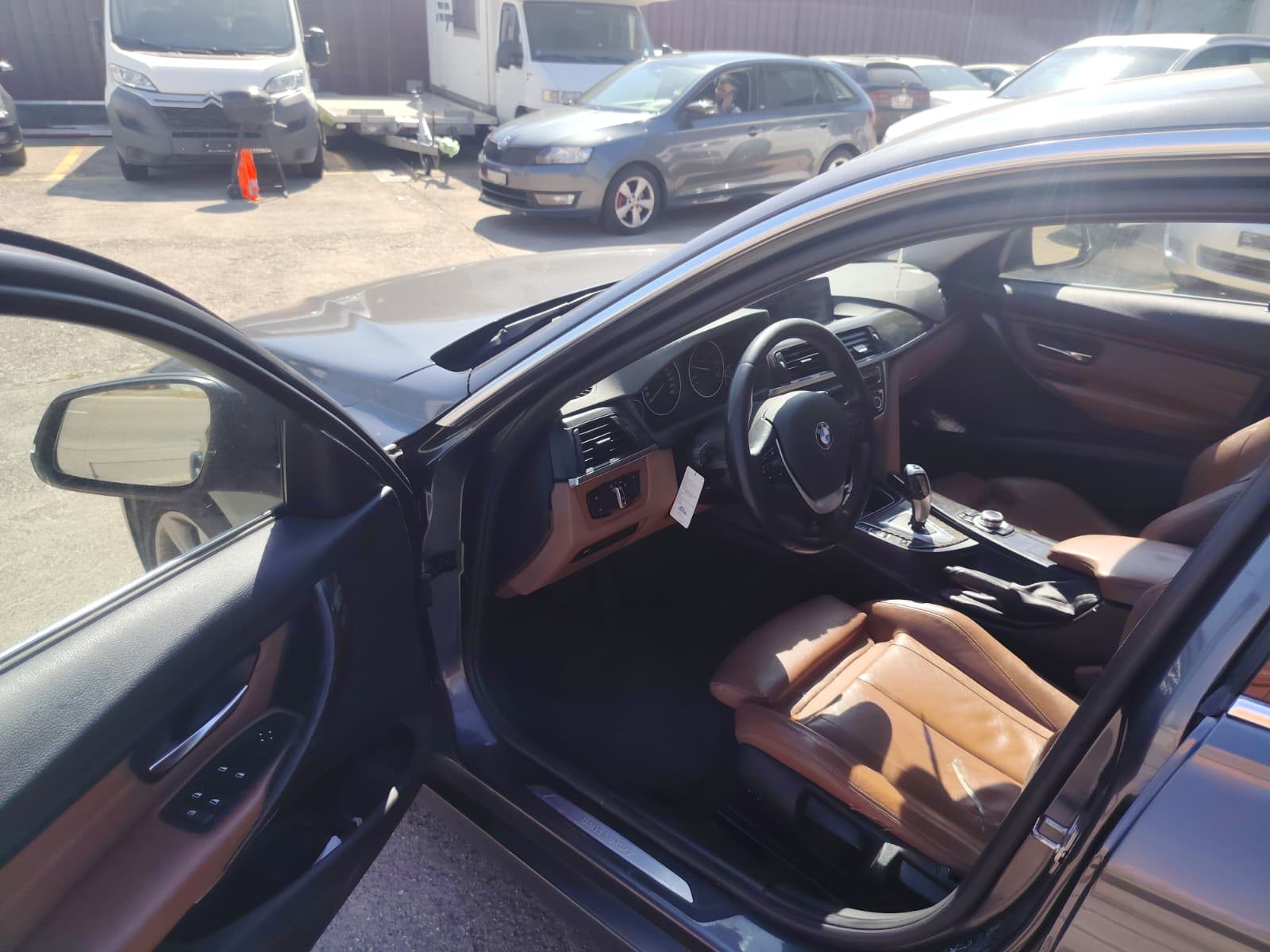 BMW 320d xDrive Touring Luxury Line Steptronic-image-25