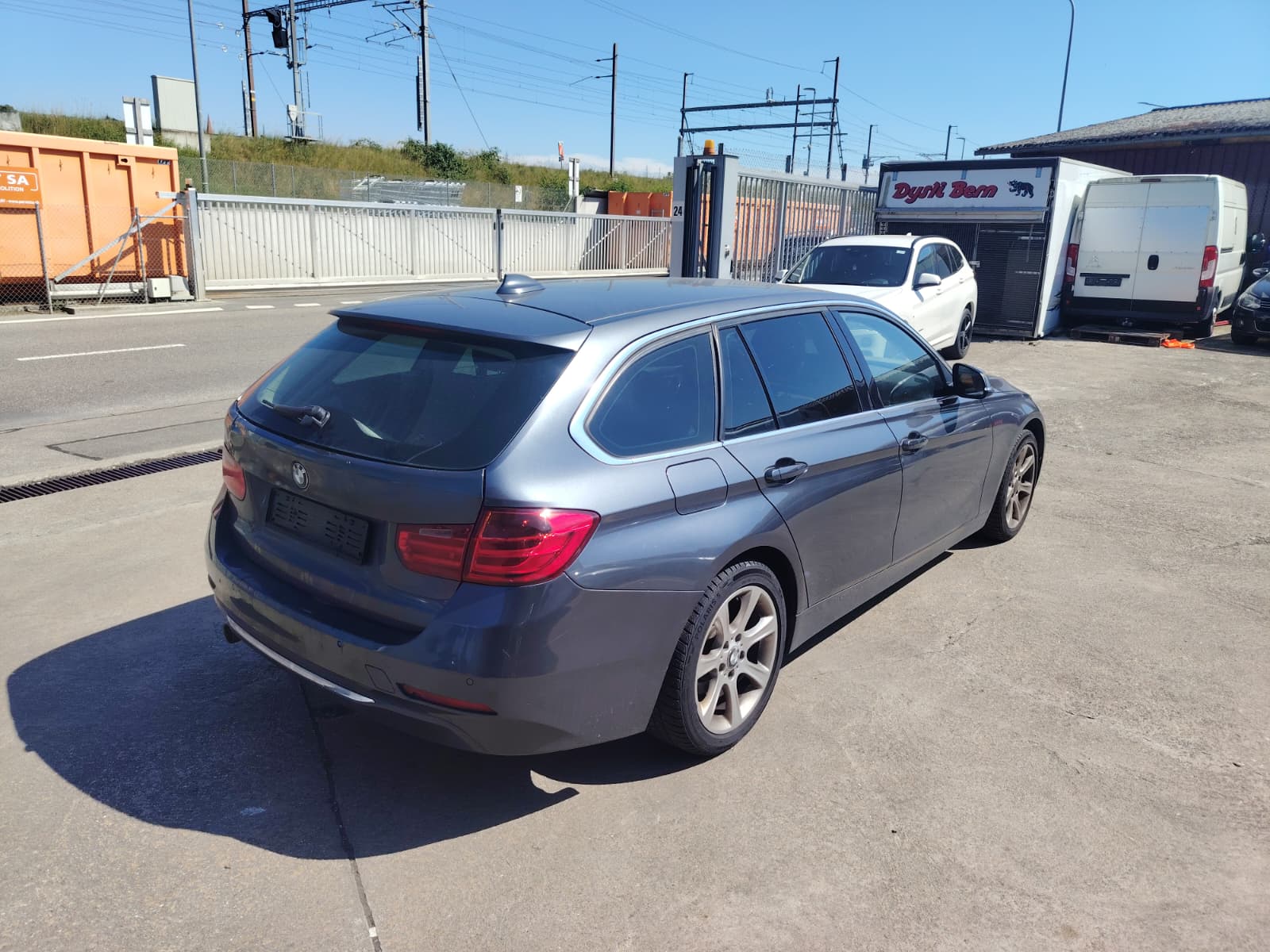 BMW 320d xDrive Touring Luxury Line Steptronic-image-5