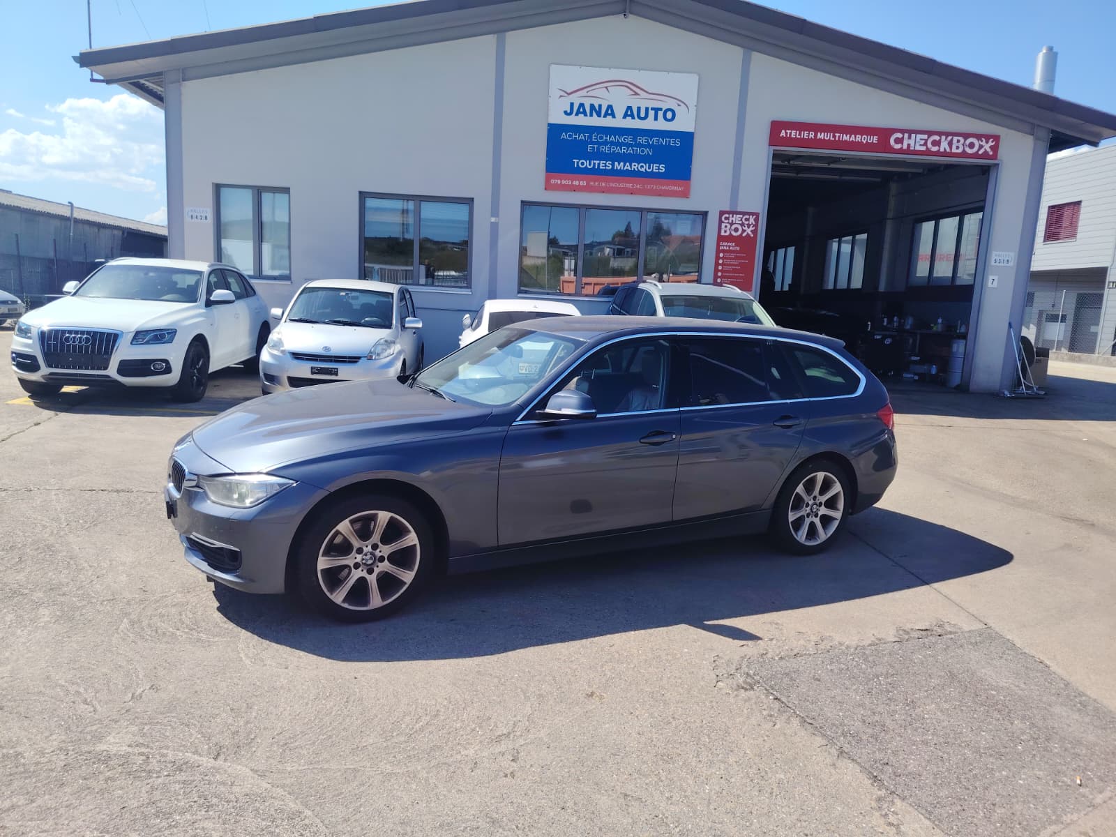 BMW 320d xDrive Touring Luxury Line Steptronic-image-12