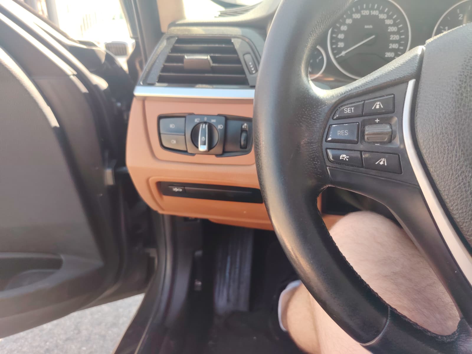 BMW 320d xDrive Touring Luxury Line Steptronic-image-24