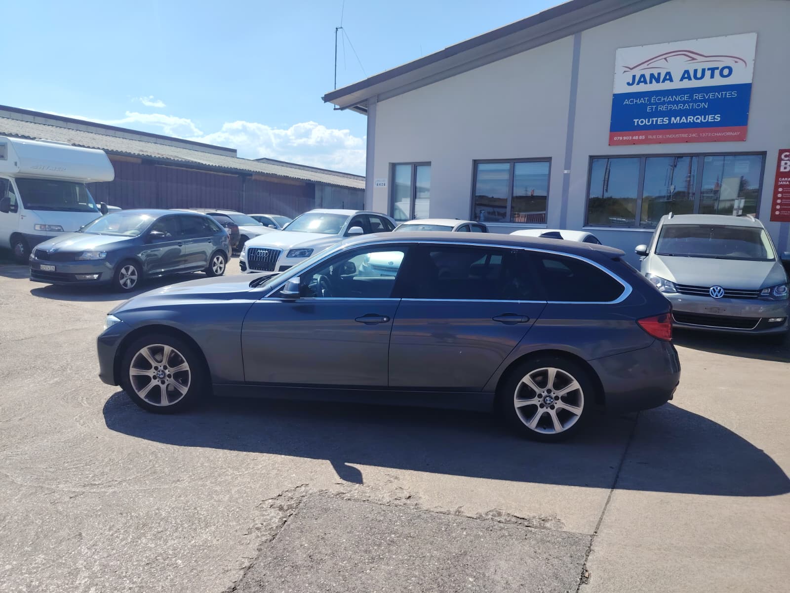 BMW 320d xDrive Touring Luxury Line Steptronic-image-14