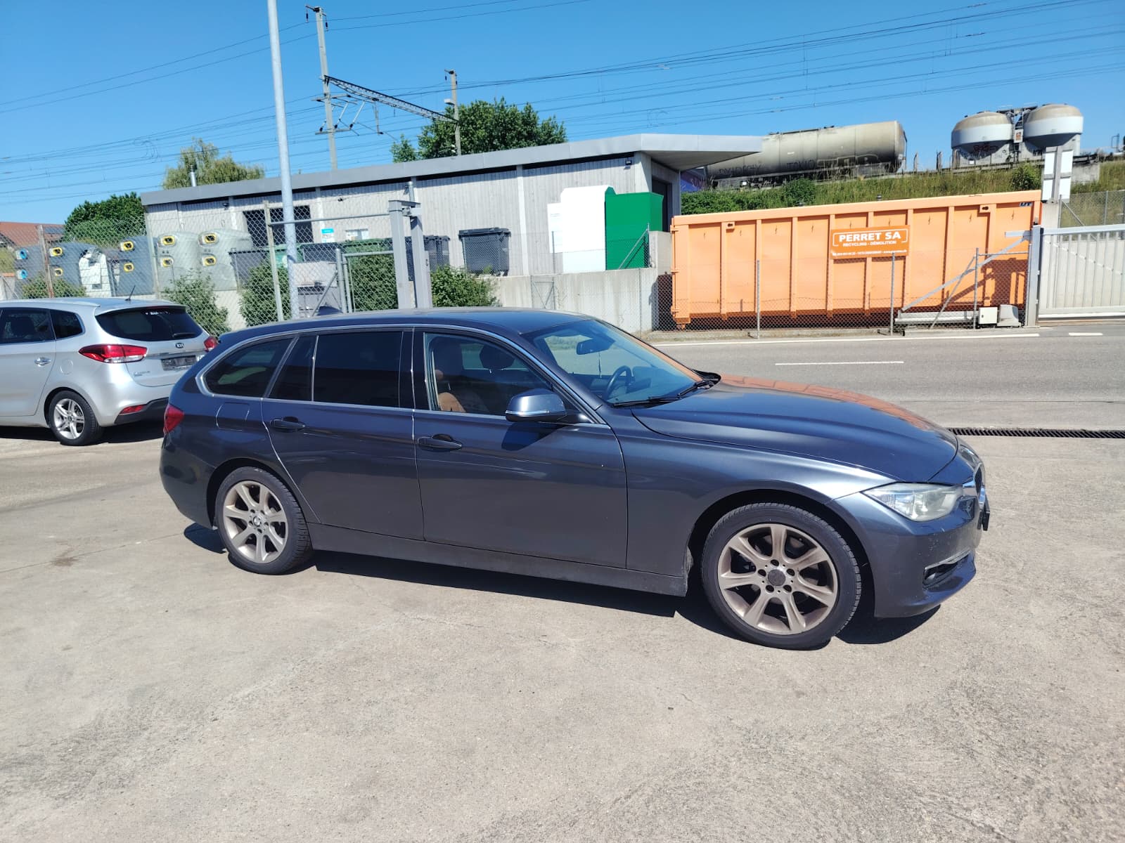 BMW 320d xDrive Touring Luxury Line Steptronic-image-13