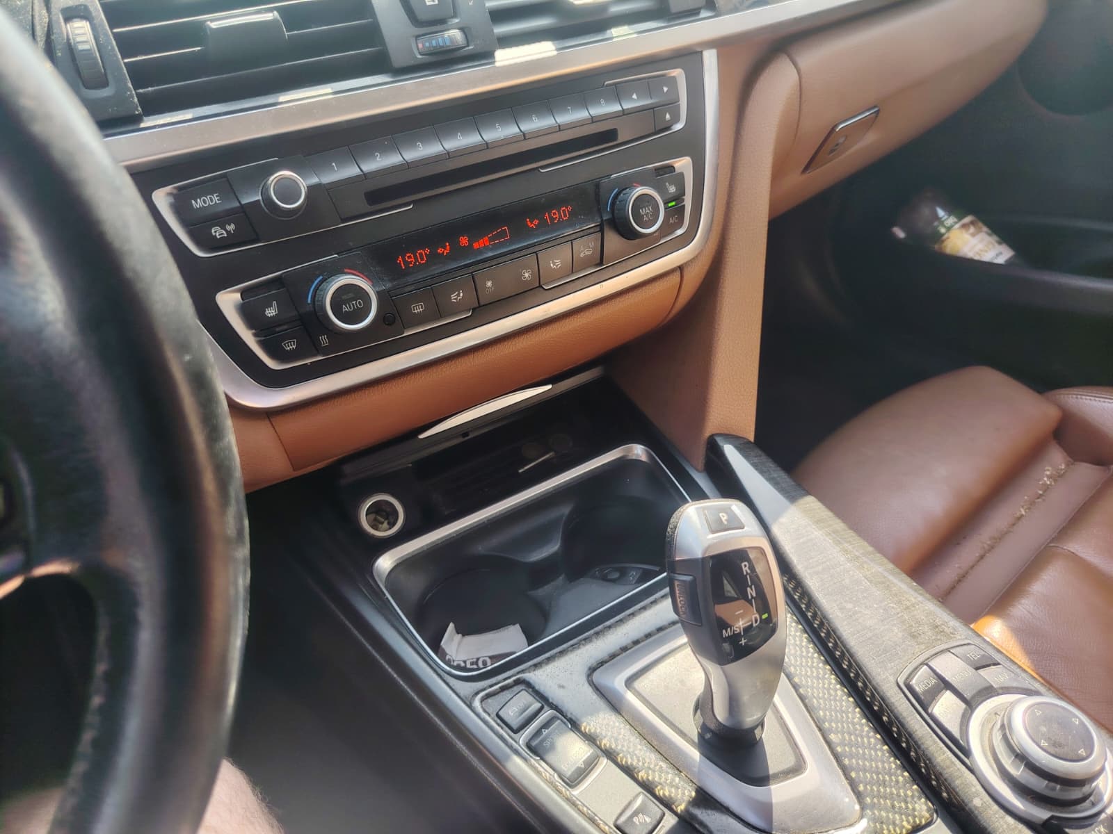 BMW 320d xDrive Touring Luxury Line Steptronic-image-23