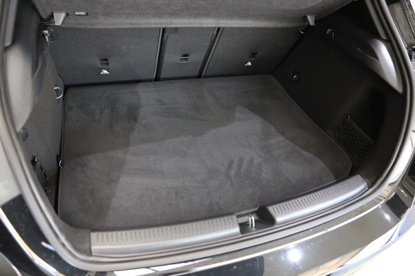 MERCEDES-BENZ A 250 e 8G-DCT-image-11