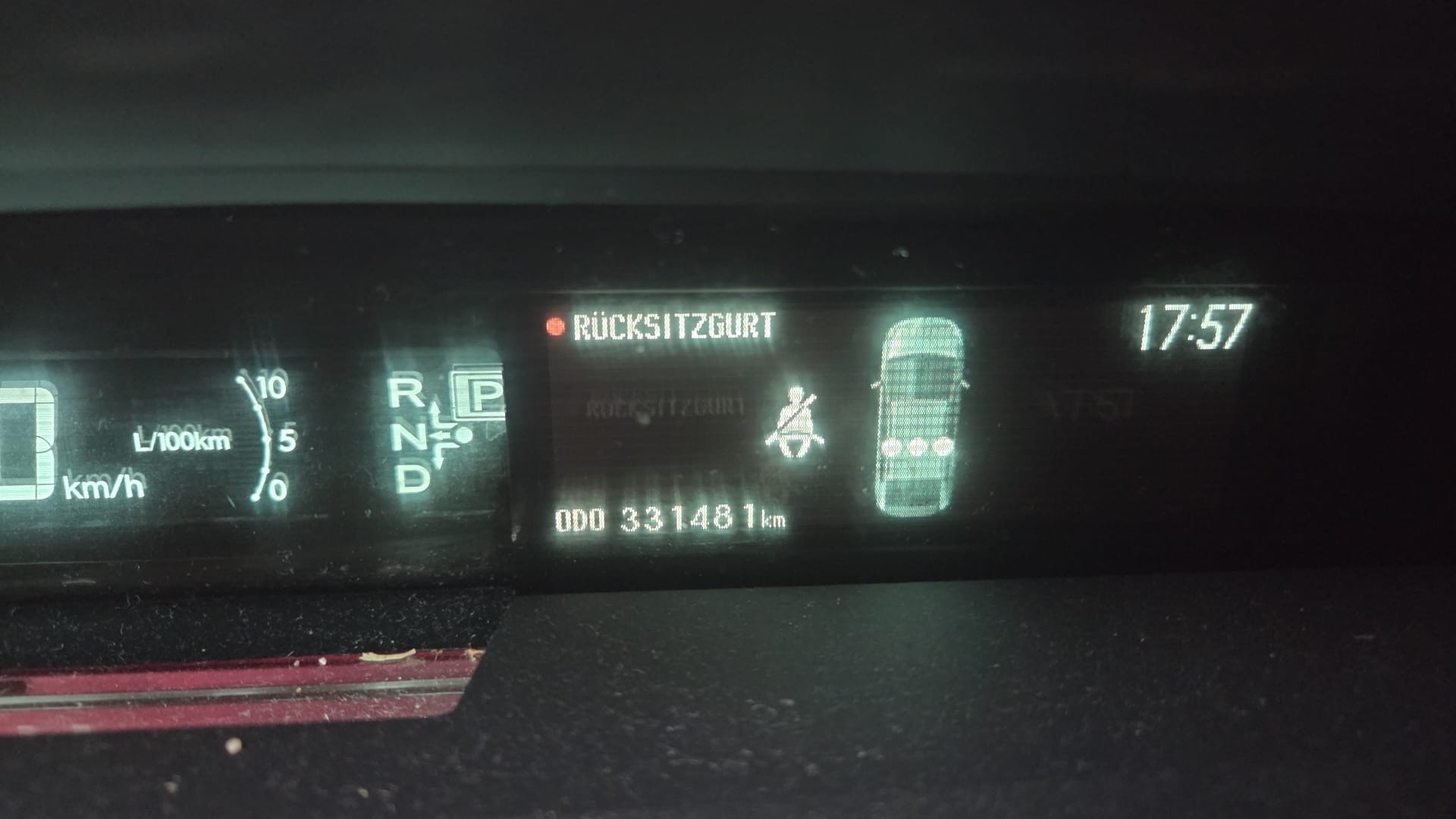 TOYOTA 1.8 VVTi HSD Plug-In Sol-image-4
