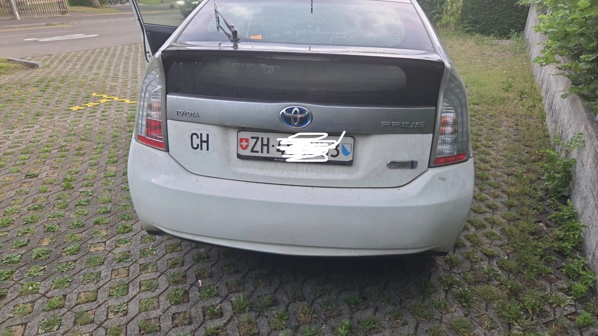 TOYOTA 1.8 VVTi HSD Plug-In Sol-image-2