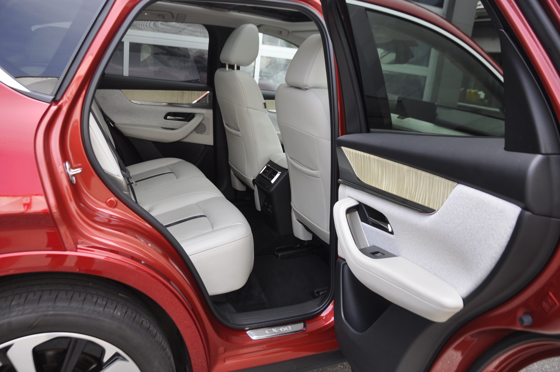 MAZDA CX-60 e-Skyactiv PHEV 327 AWD Takumi-image-9