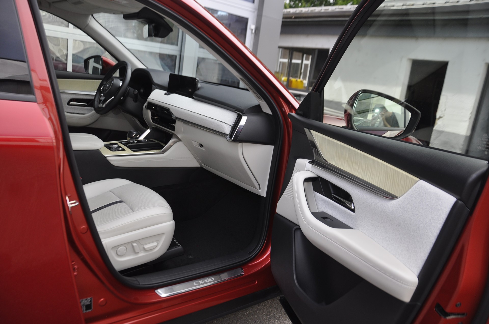 MAZDA CX-60 e-Skyactiv PHEV 327 AWD Takumi-image-6
