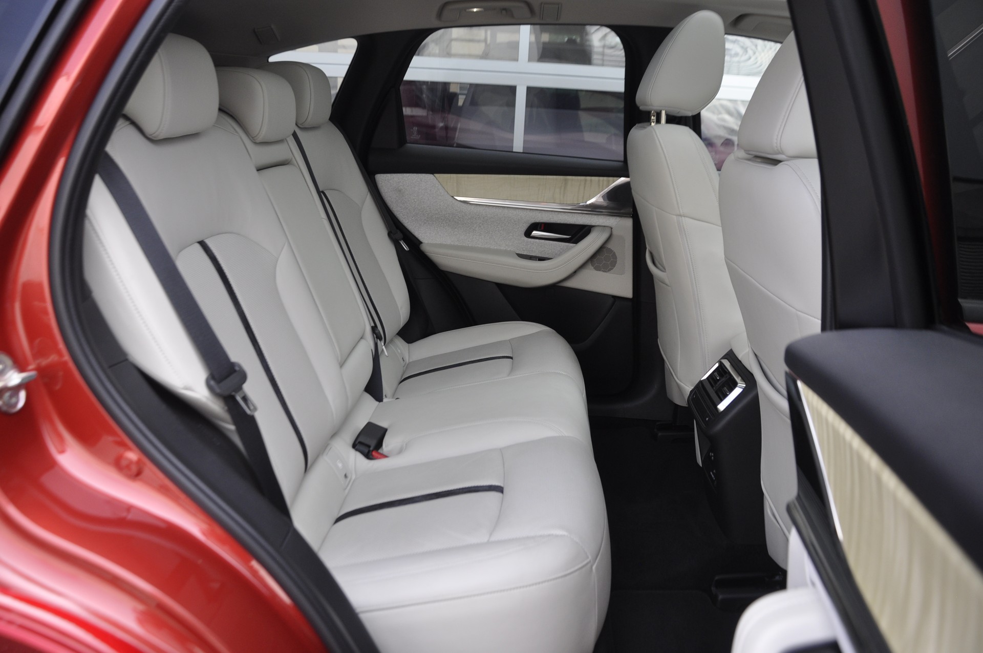MAZDA CX-60 e-Skyactiv PHEV 327 AWD Takumi-image-10