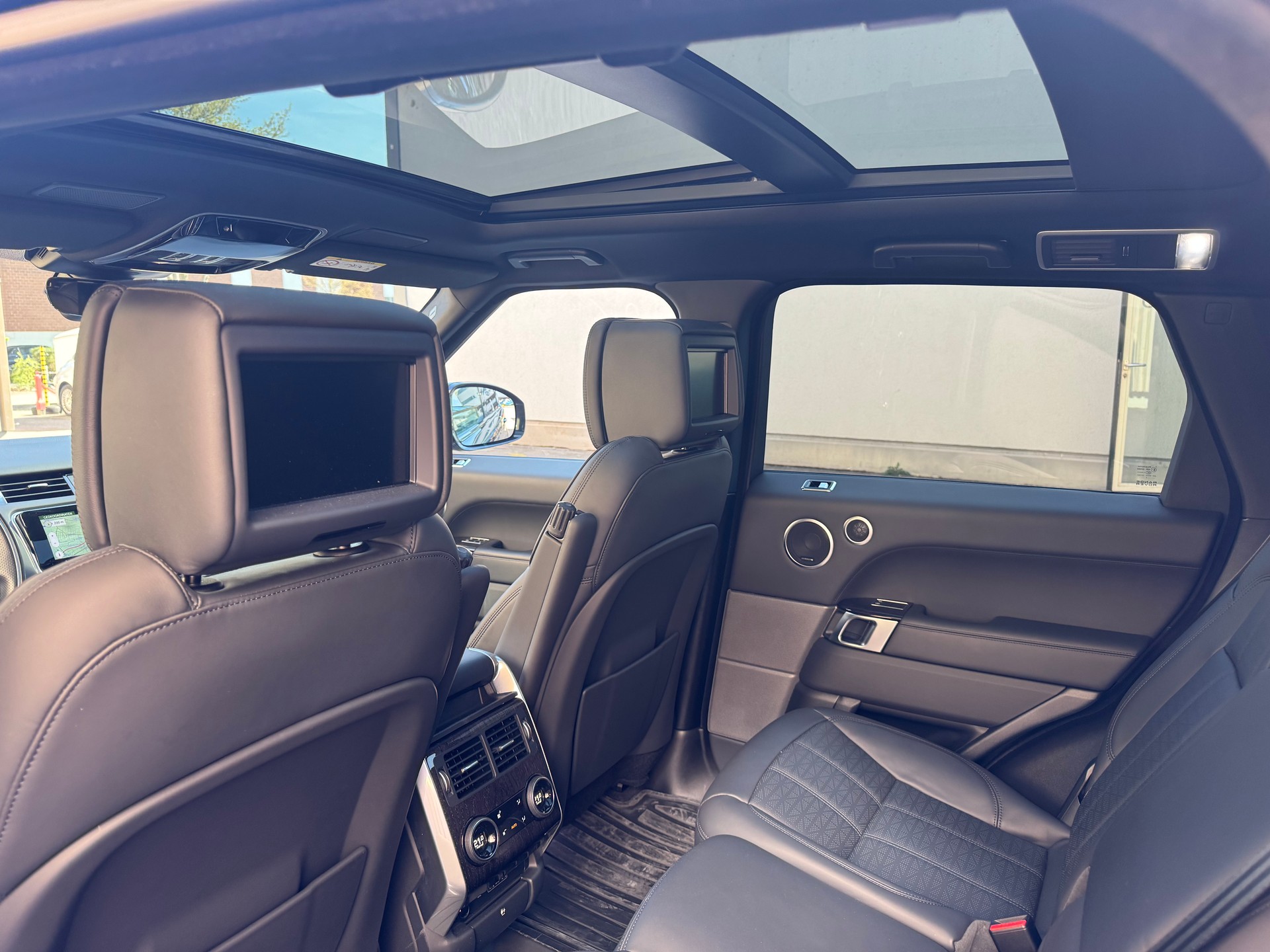 LAND ROVER Range Rover Sport P400 3.0 I6 MHEV HSE Dynamic*Standheizung*Luftfahrwerk*Panoramadach*AHK*-image-9