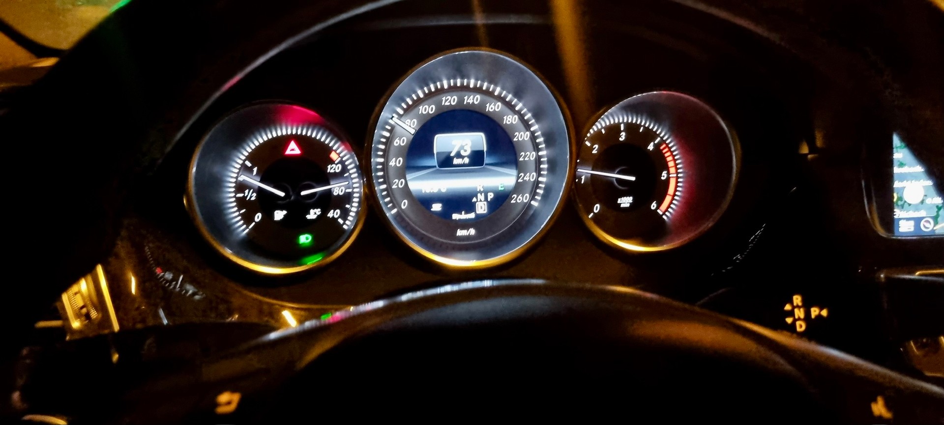 MERCEDES-BENZ CLS 350 CDI BlueEF 4matic-image-2