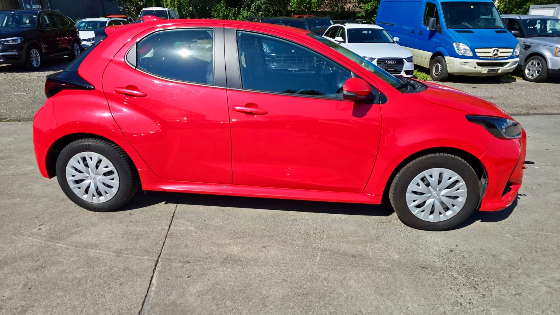 TOYOTA Yaris 1.5 Trend e-CVT-image-4