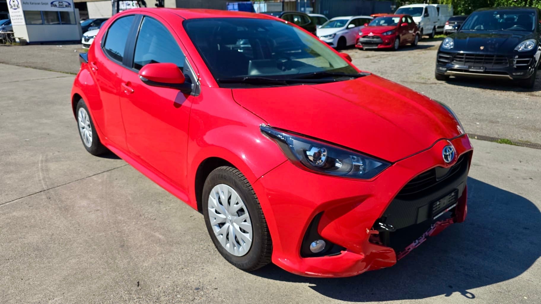 TOYOTA Yaris 1.5 Trend e-CVT-image-1