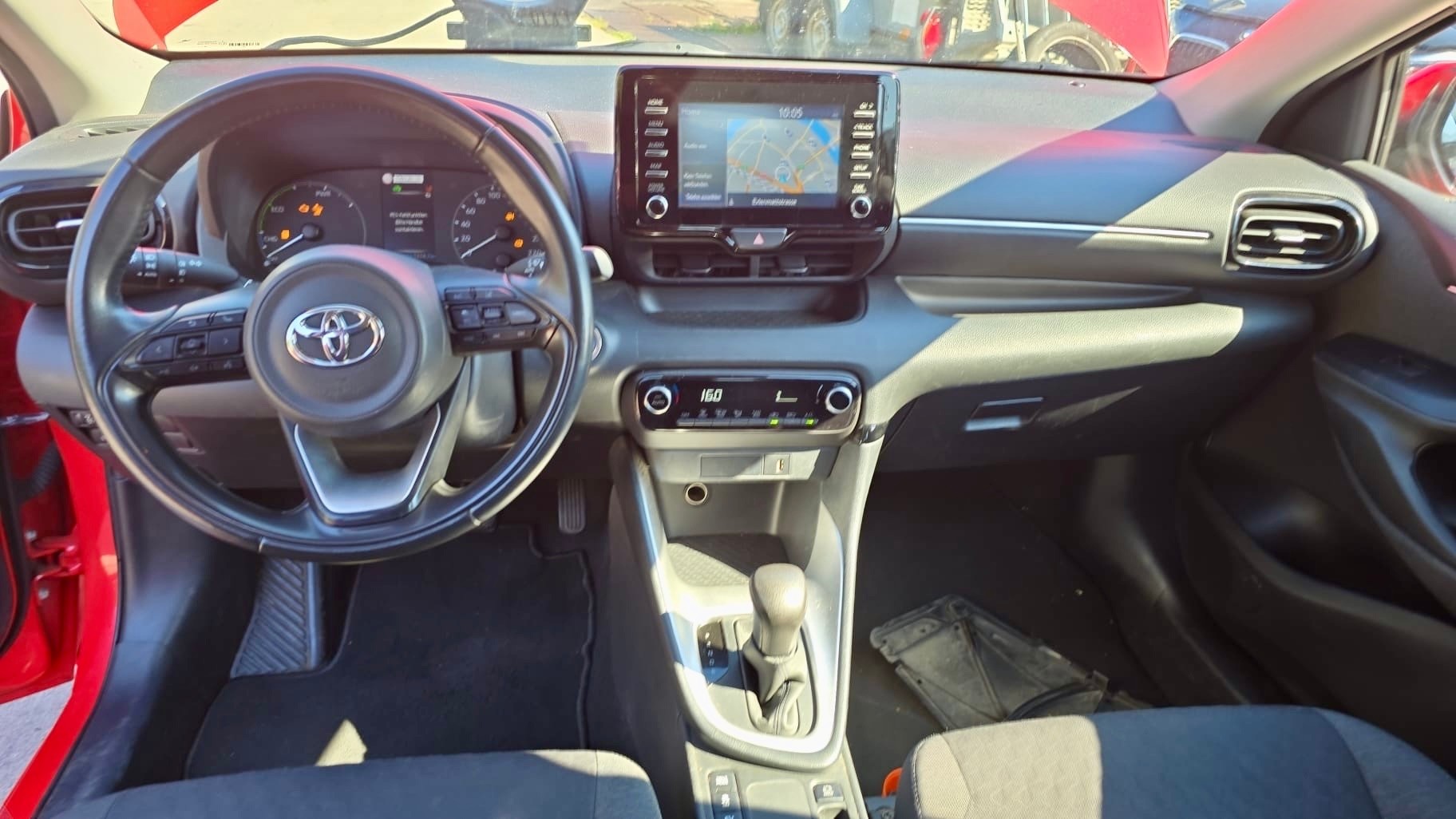 TOYOTA Yaris 1.5 Trend e-CVT-image-8
