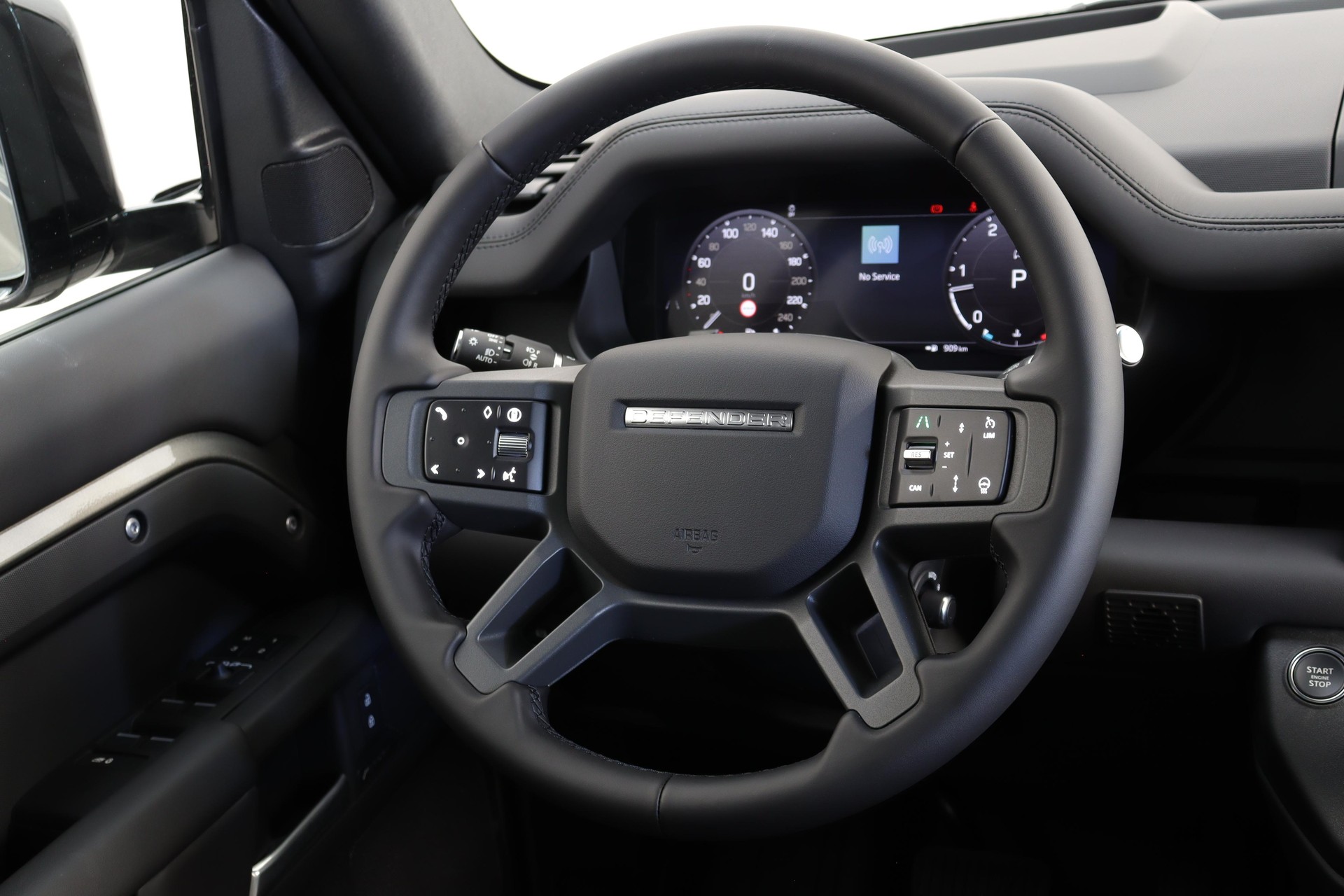 LAND ROVER Defender 110 3.0 D I6 300 X-Dynamic HSE-image-11