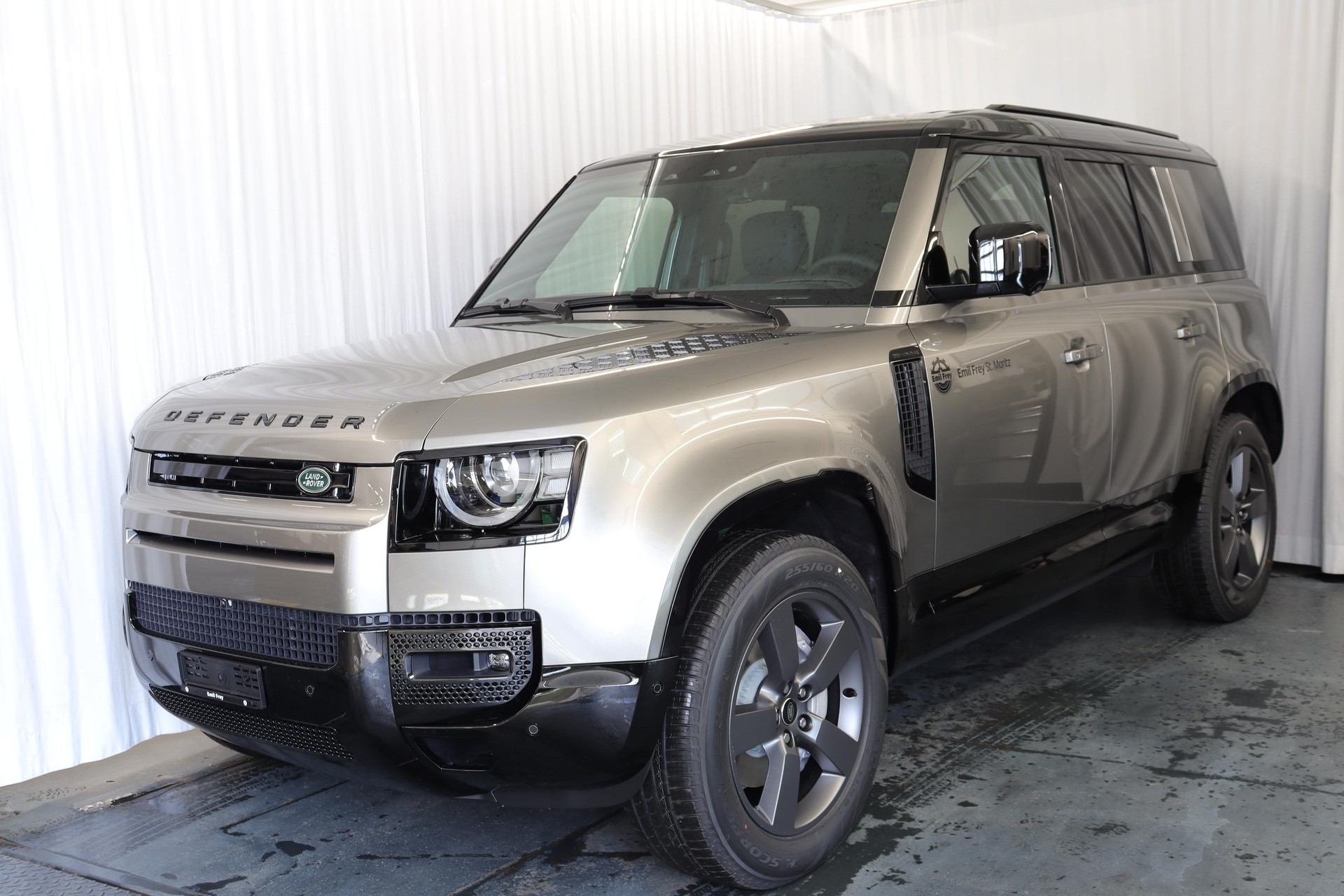 LAND ROVER Defender 110 3.0 D I6 300 X-Dynamic HSE