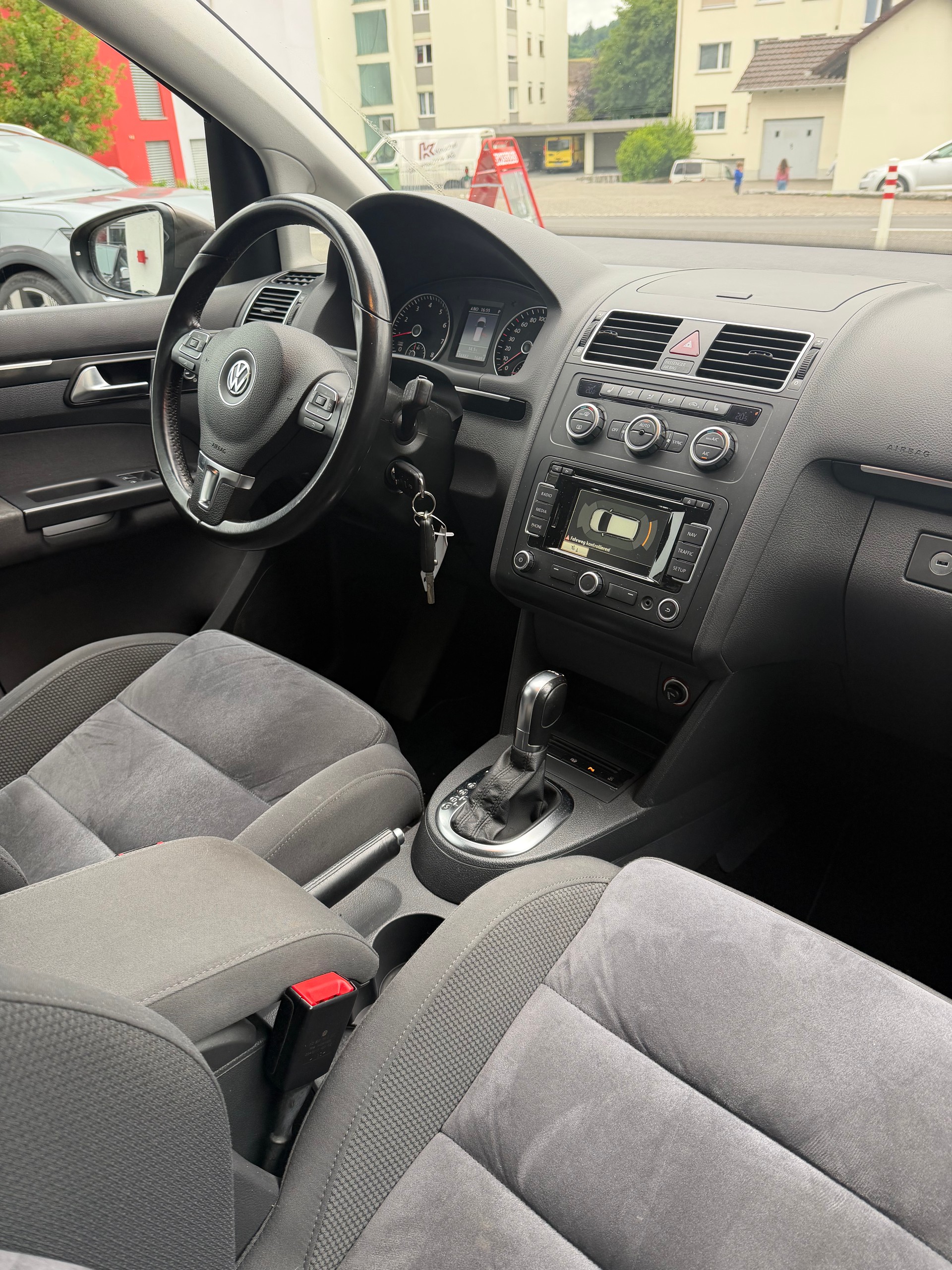 VW Touran 1.4 TSI Highline DSG-image-8