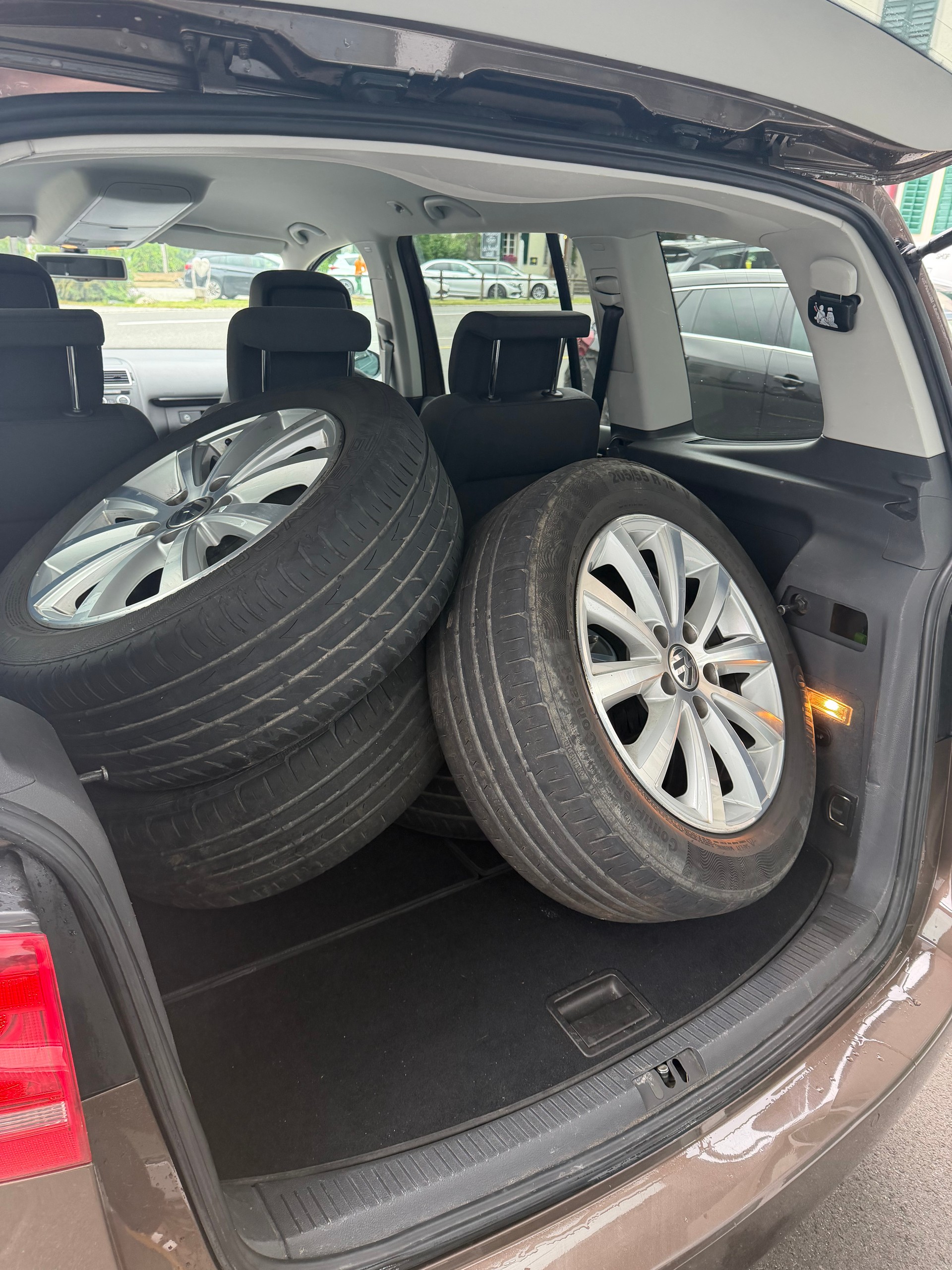 VW Touran 1.4 TSI Highline DSG-image-9
