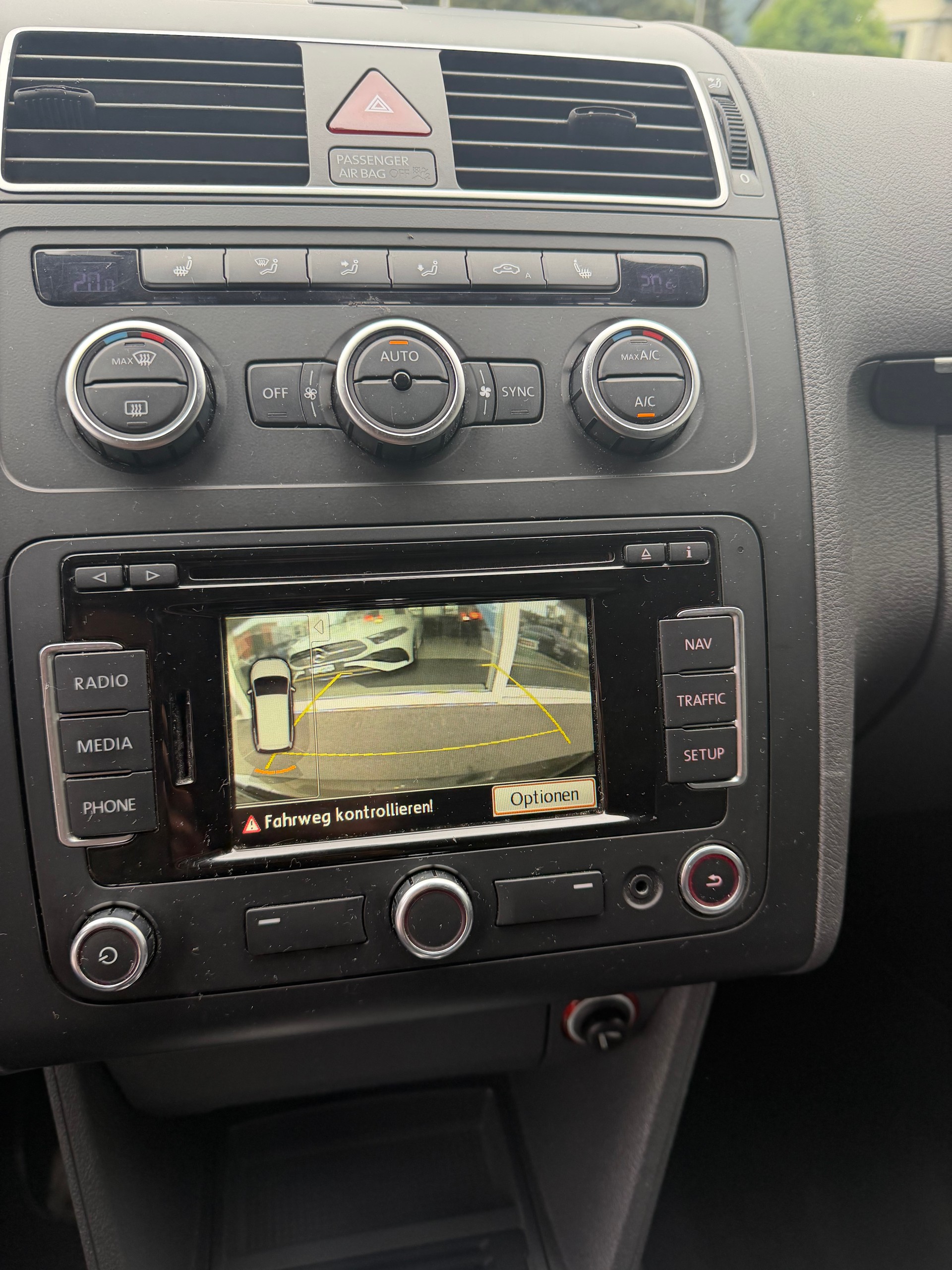 VW Touran 1.4 TSI Highline DSG-image-12