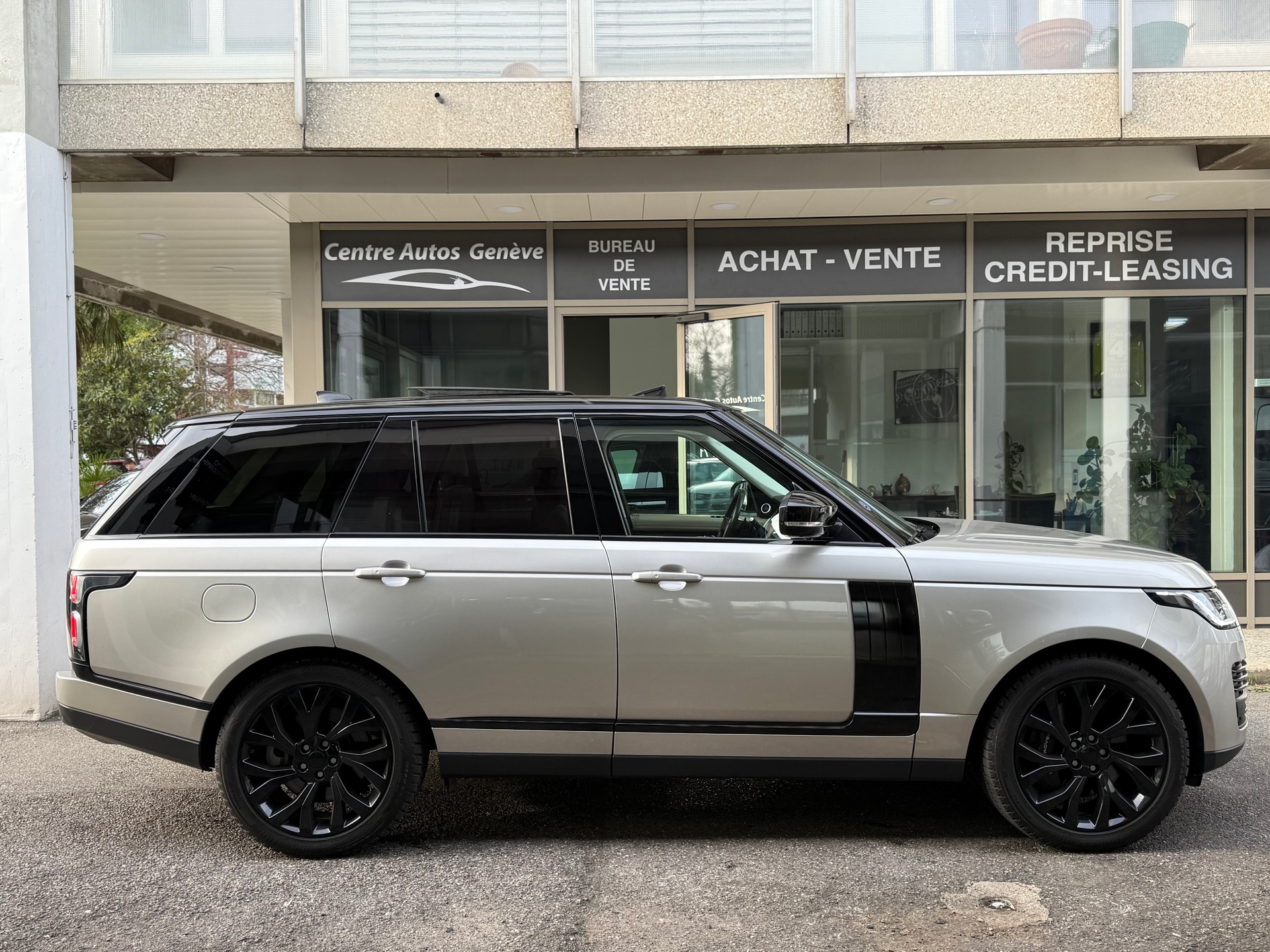 LAND ROVER Range Rover 2.0 Si4 P400e PHEV Vogue Automatic-image-2