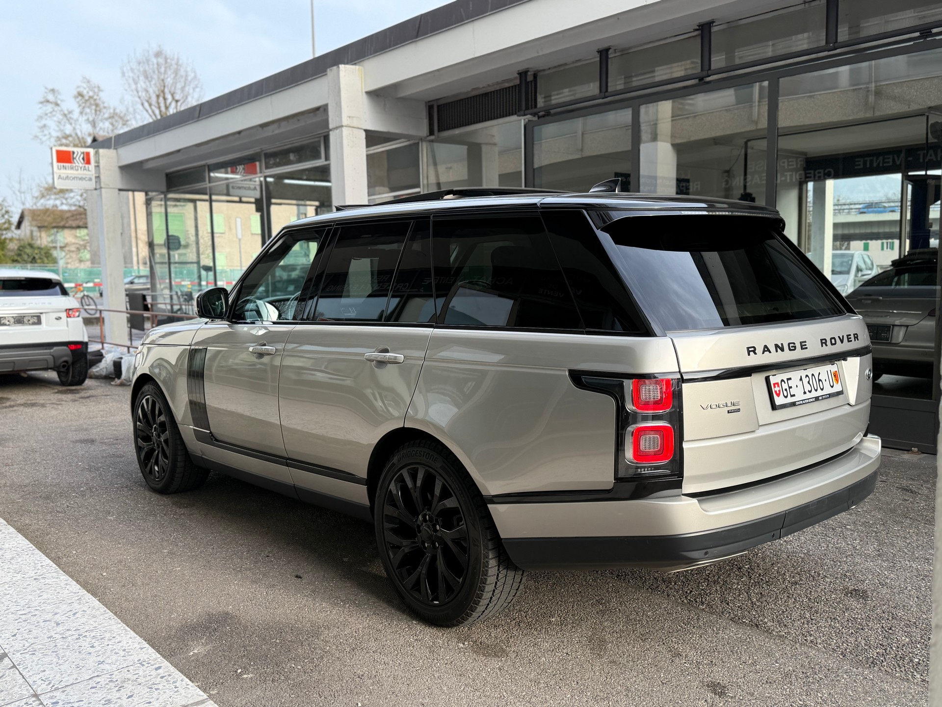 LAND ROVER Range Rover 2.0 Si4 P400e PHEV Vogue Automatic-image-3