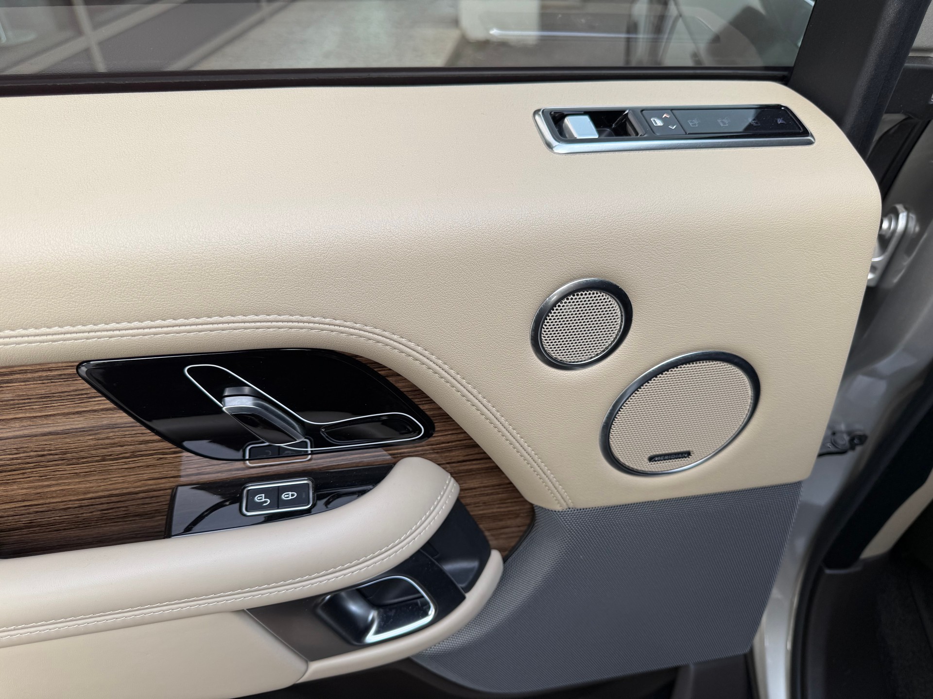 LAND ROVER Range Rover 2.0 Si4 P400e PHEV Vogue Automatic-image-14