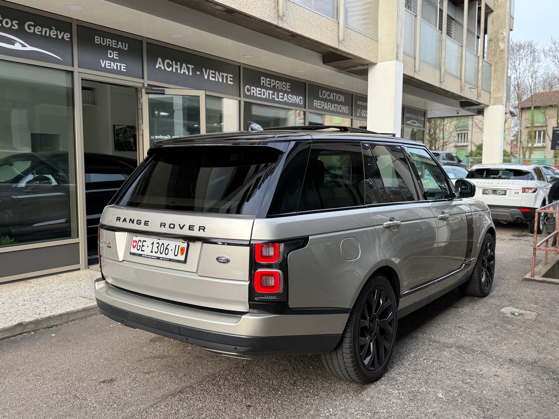 LAND ROVER Range Rover 2.0 Si4 P400e PHEV Vogue Automatic-image-5
