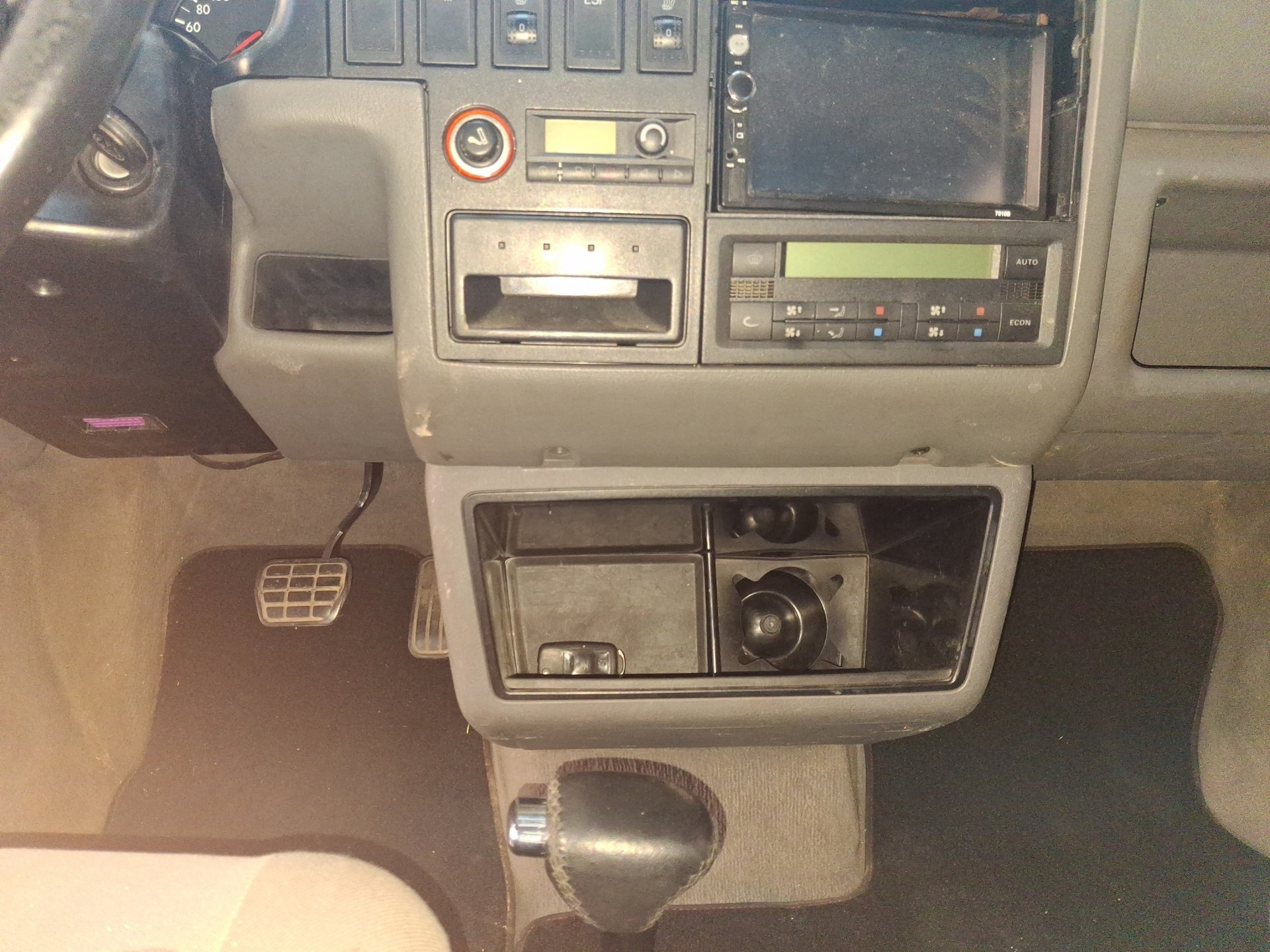 VW T4 Multivan 2.8 A ABS-image-10