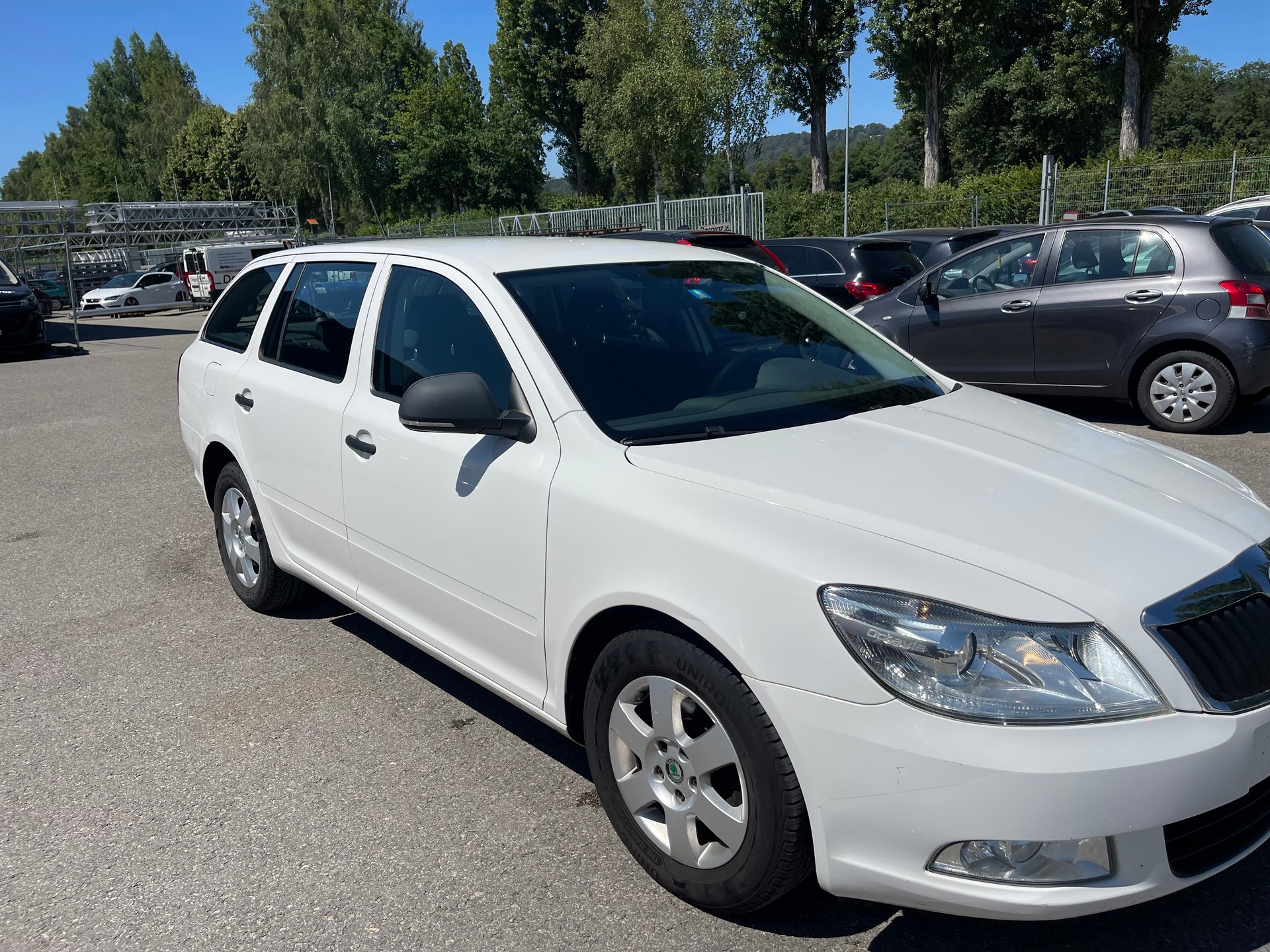 SKODA Octavia Combi 1.6 TDI Active-image-2