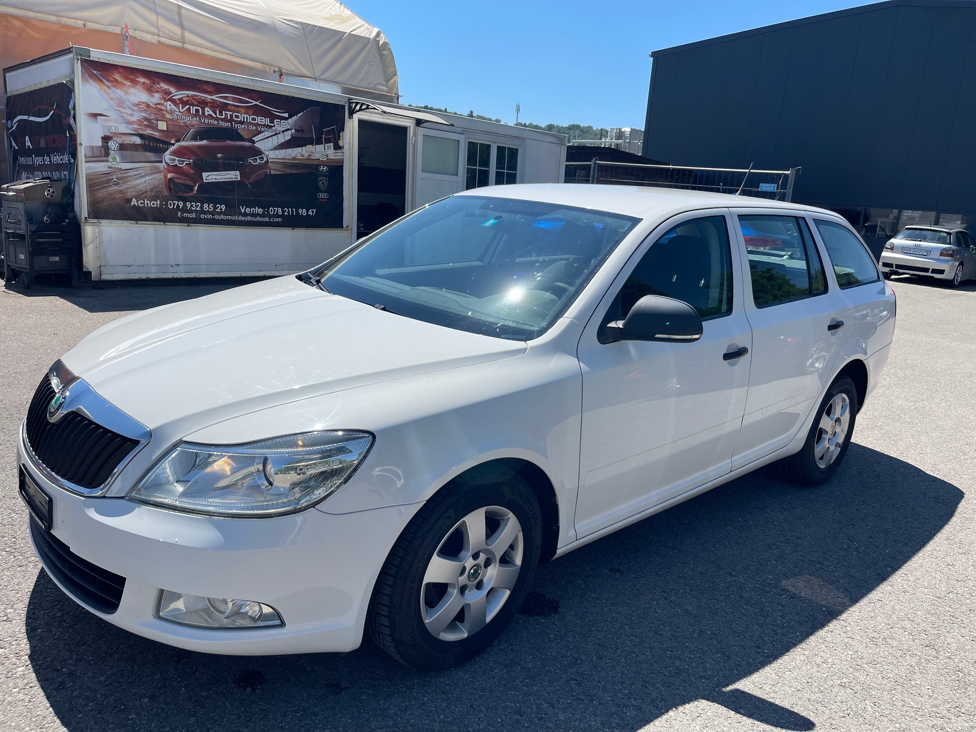 SKODA Octavia Combi 1.6 TDI Active-image-1
