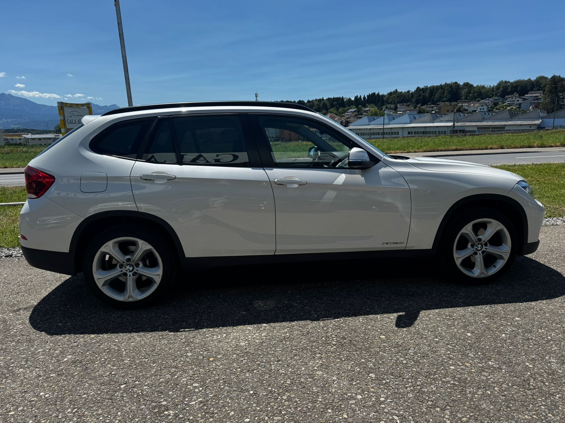 BMW X1 xDrive 20i Steptronic-image-3