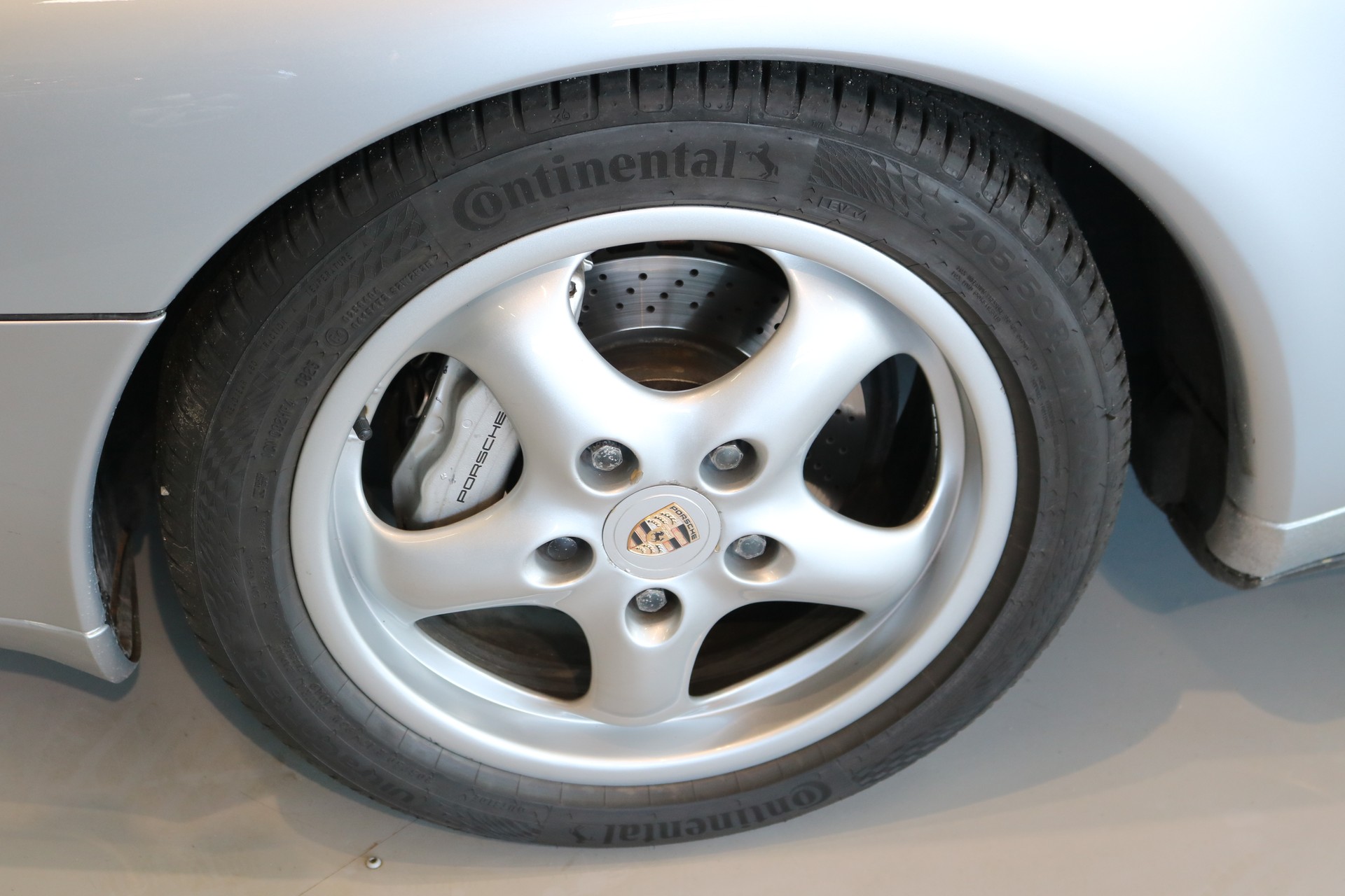 PORSCHE 911 Carrera 4 Cabrio-image-13